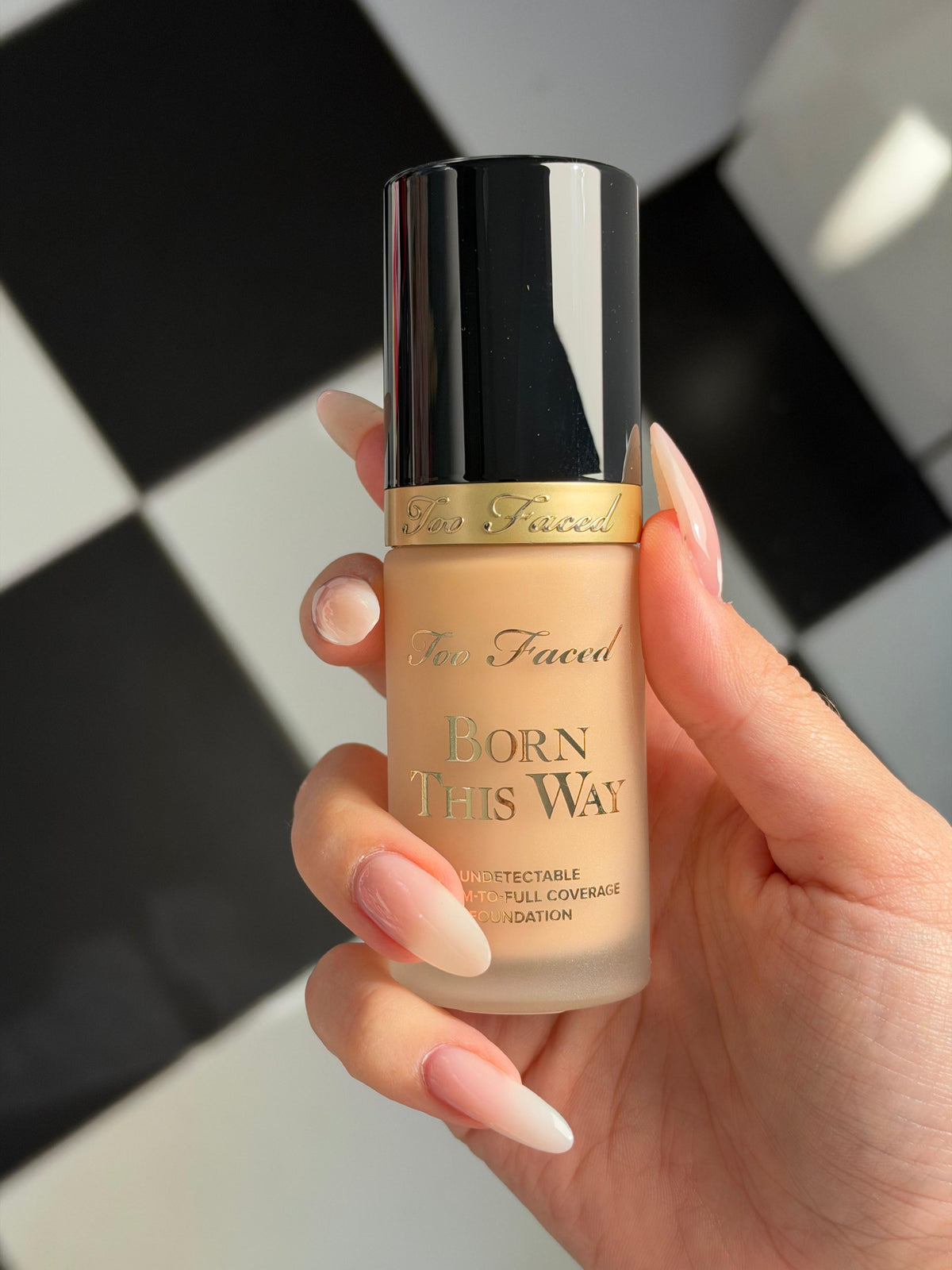 TOO FACED Born This Way - Pearl
Undetectable Flawless Coverage - Natural Finish Foundation