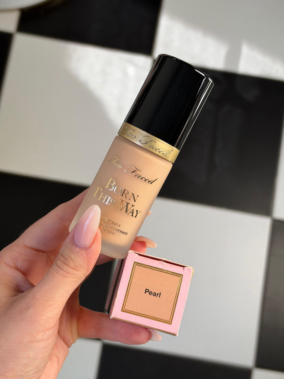 TOO FACED Born This Way - Pearl
Undetectable Flawless Coverage - Natural Finish Foundation