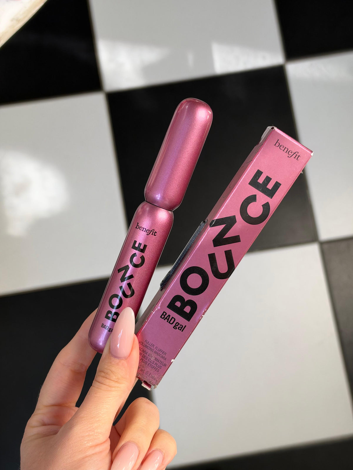 BENEFIT BAD gal Bounce
Filler, Fluffier Volumizing Mascara
