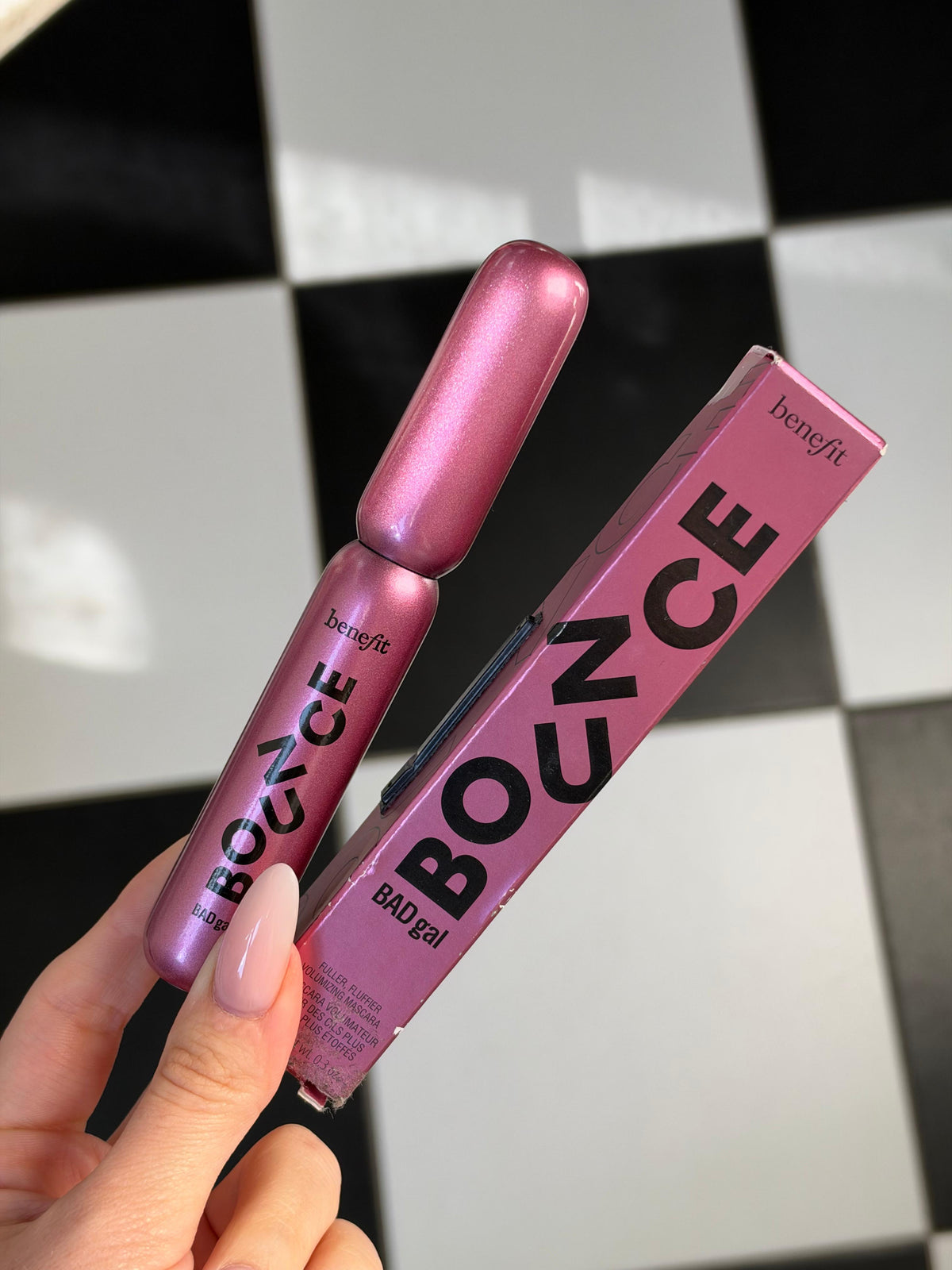 BENEFIT BAD gal Bounce
Filler, Fluffier Volumizing Mascara