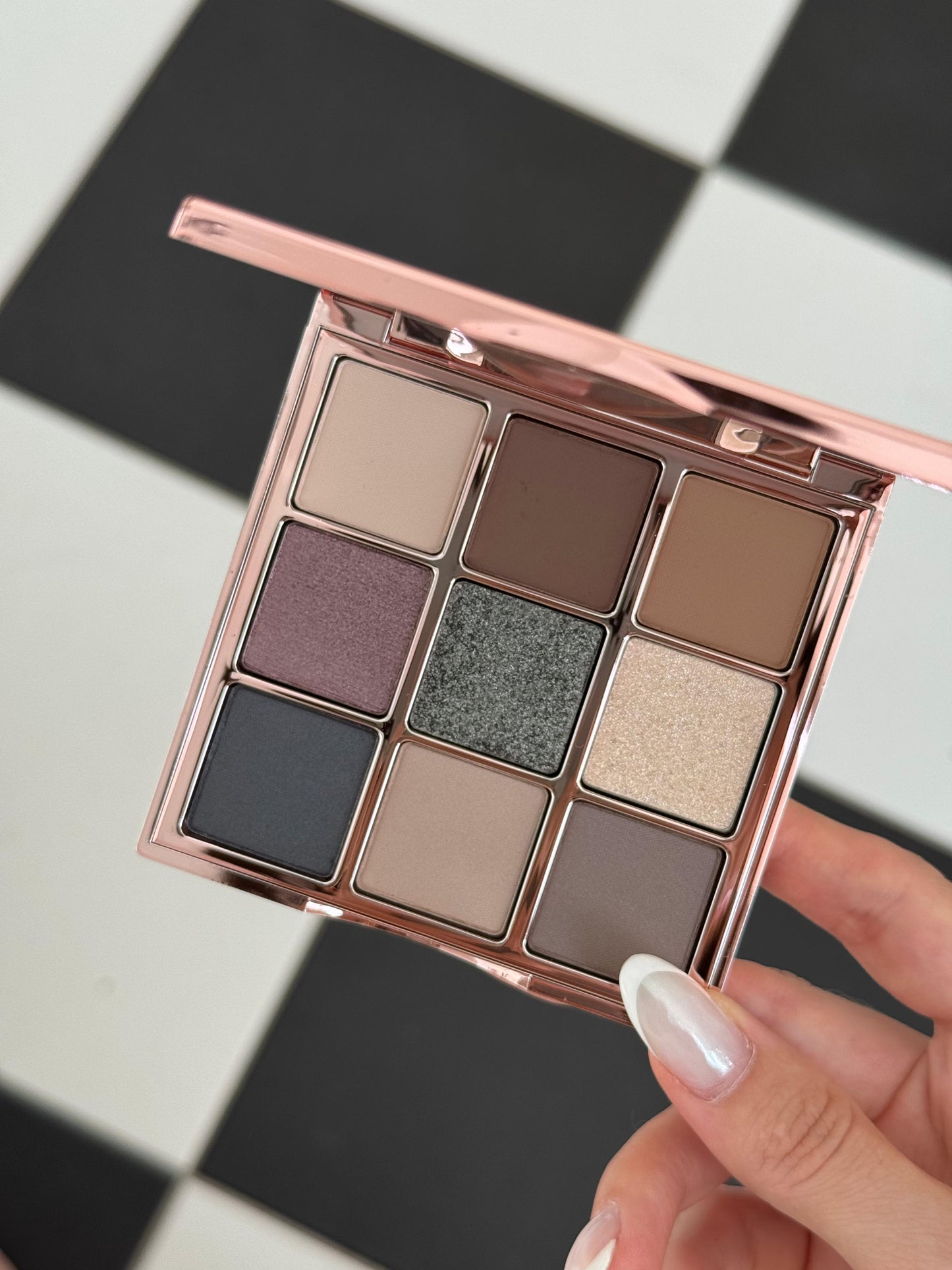 YOUNIQUE Moodstruck Addiction Shadow Palette No.10