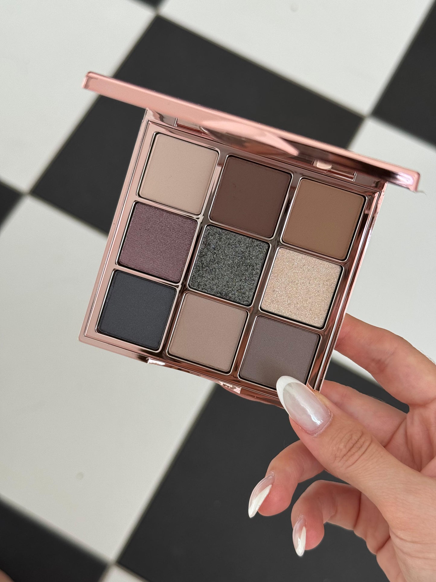 YOUNIQUE Moodstruck Addiction Shadow Palette No.10