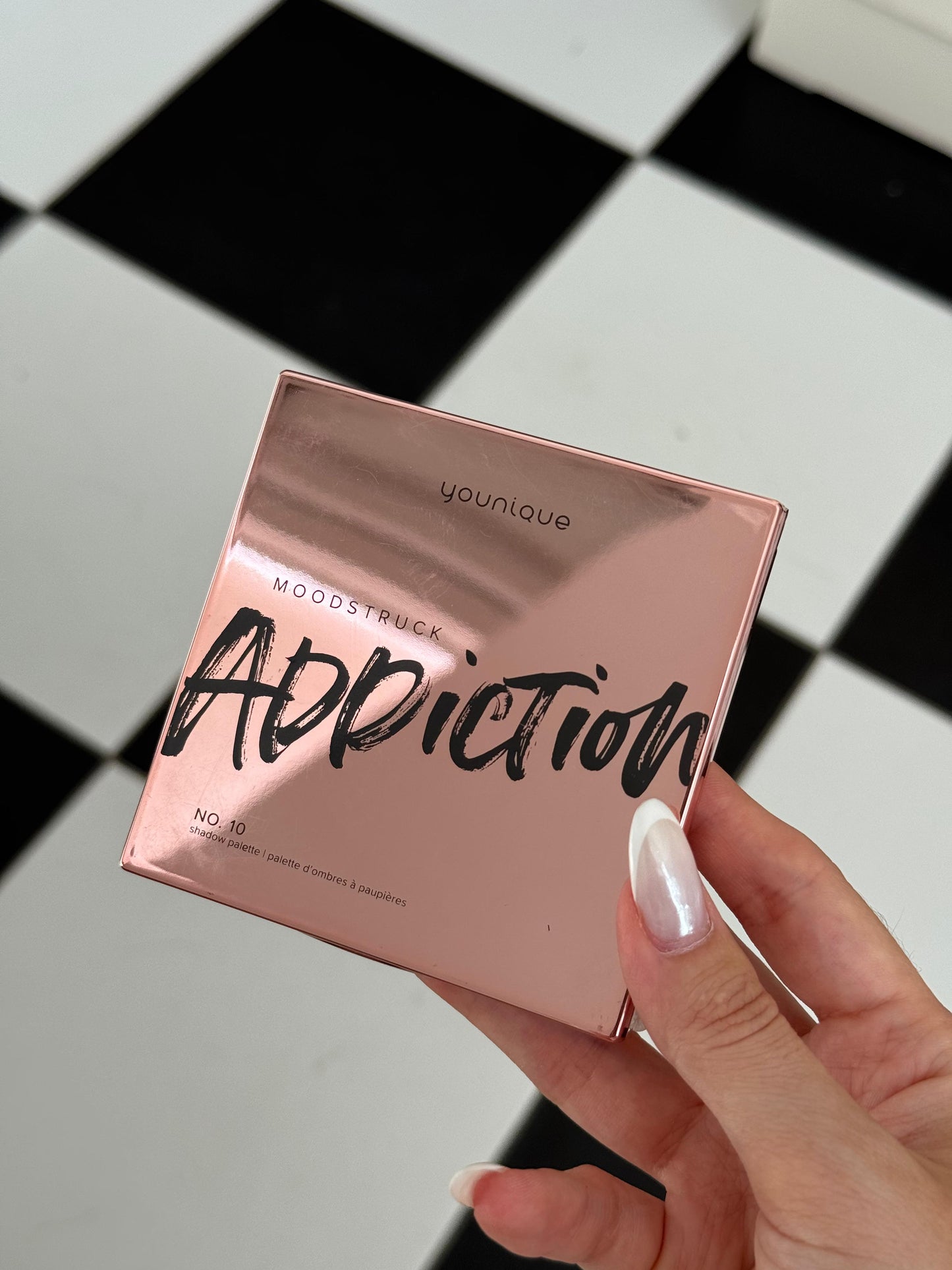 YOUNIQUE Moodstruck Addiction Shadow Palette No.10