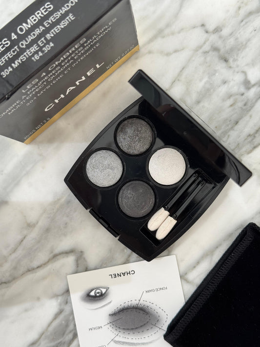 CHANEL Les 4 Ombres
Multi-Effect Quadra Eyeshadow (304)