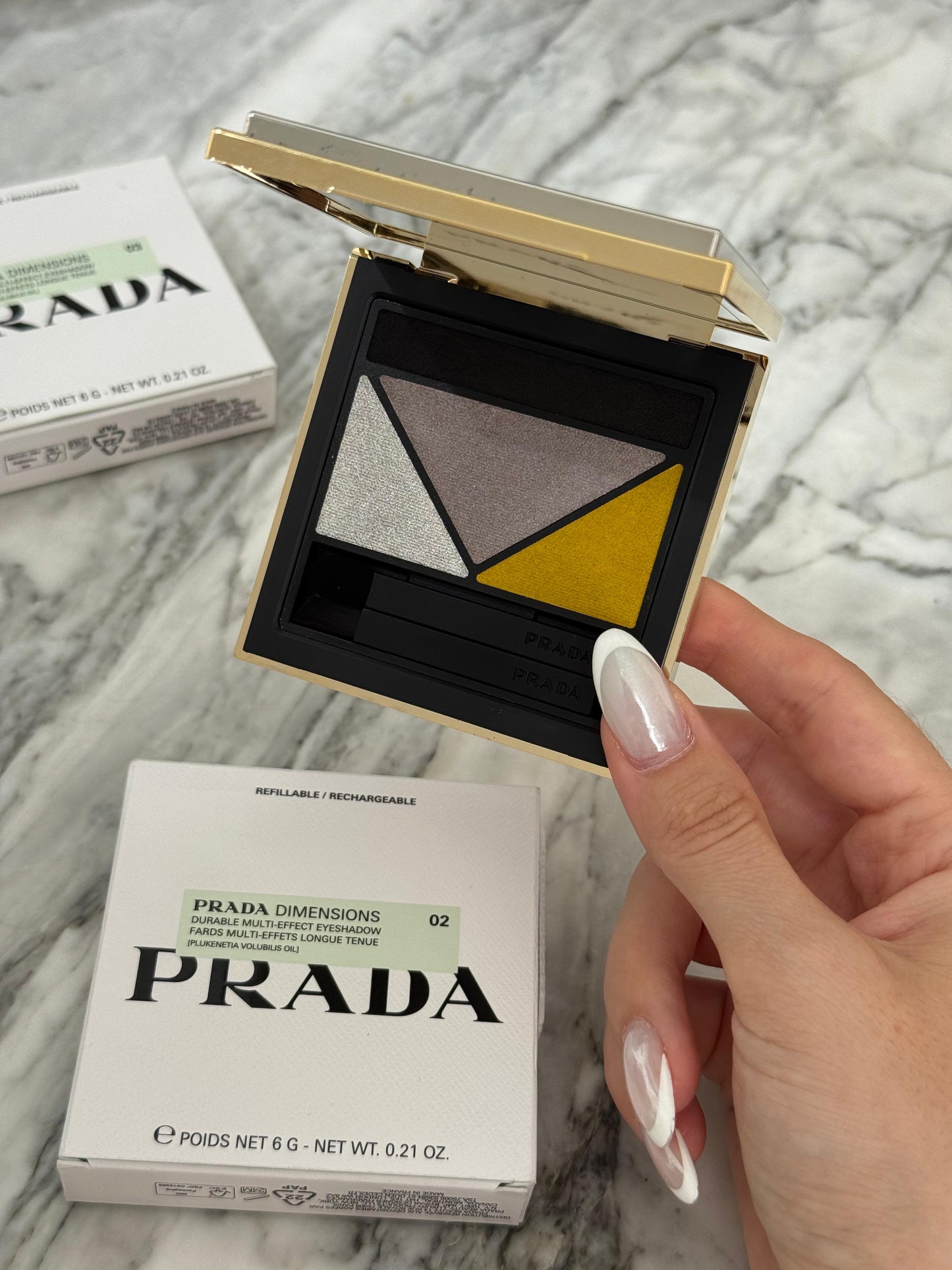 PRADA Dimensions
Durable Multi-Effect Eyeshadow (03)