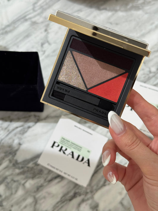 PRADA Dimensions
Durable Multi-Effect Eyeshadow (02)