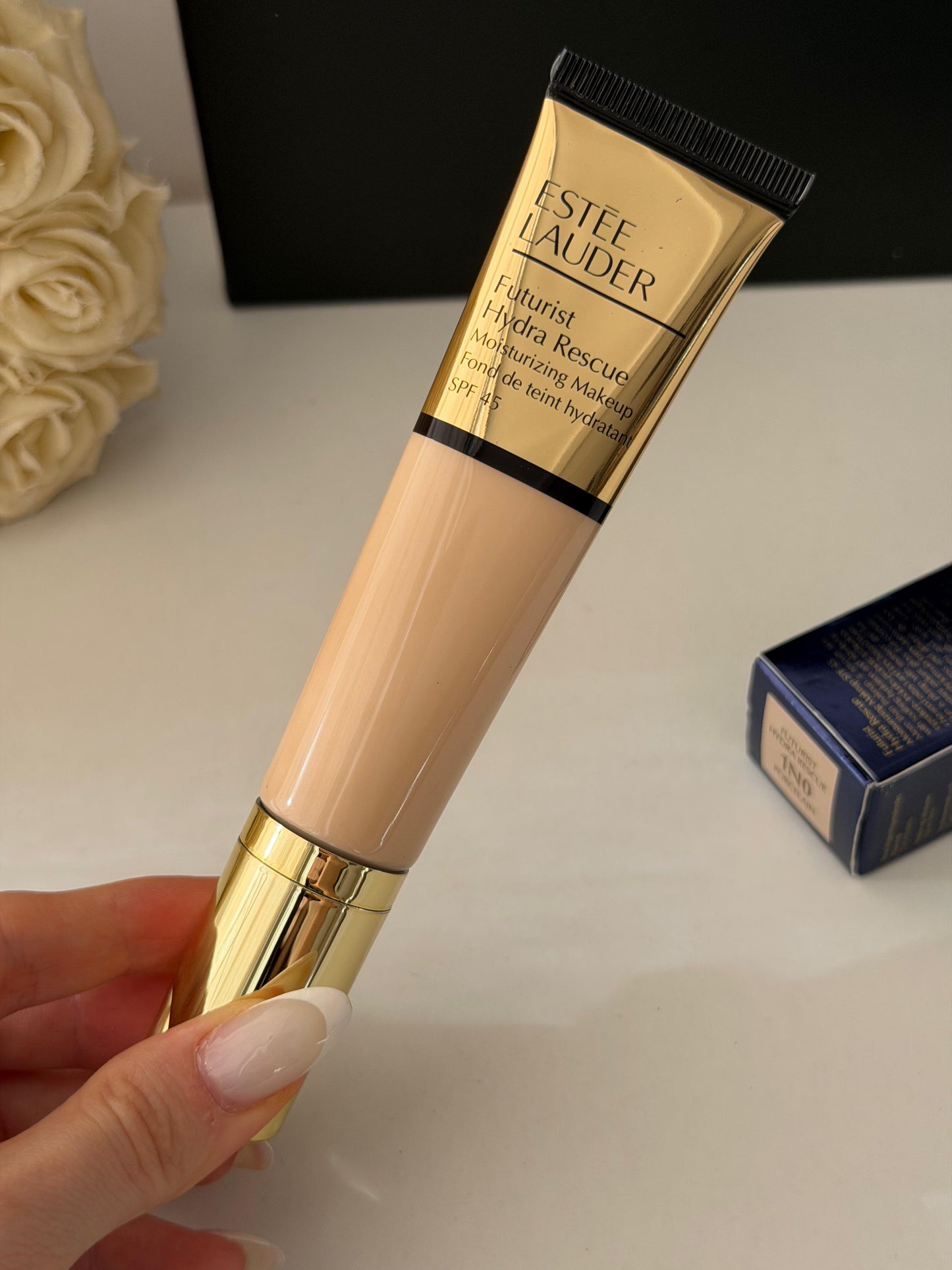 ESTEE LAUDER Futurist Hydra Rescue (1N0)
Moisturizing Foundation SPF45