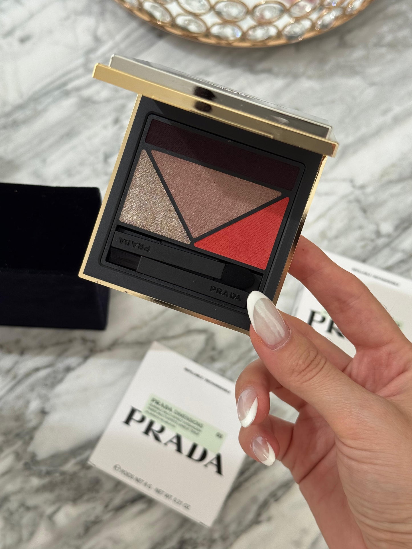 PRADA Dimensions
Durable Multi-Effect Eyeshadow (02)