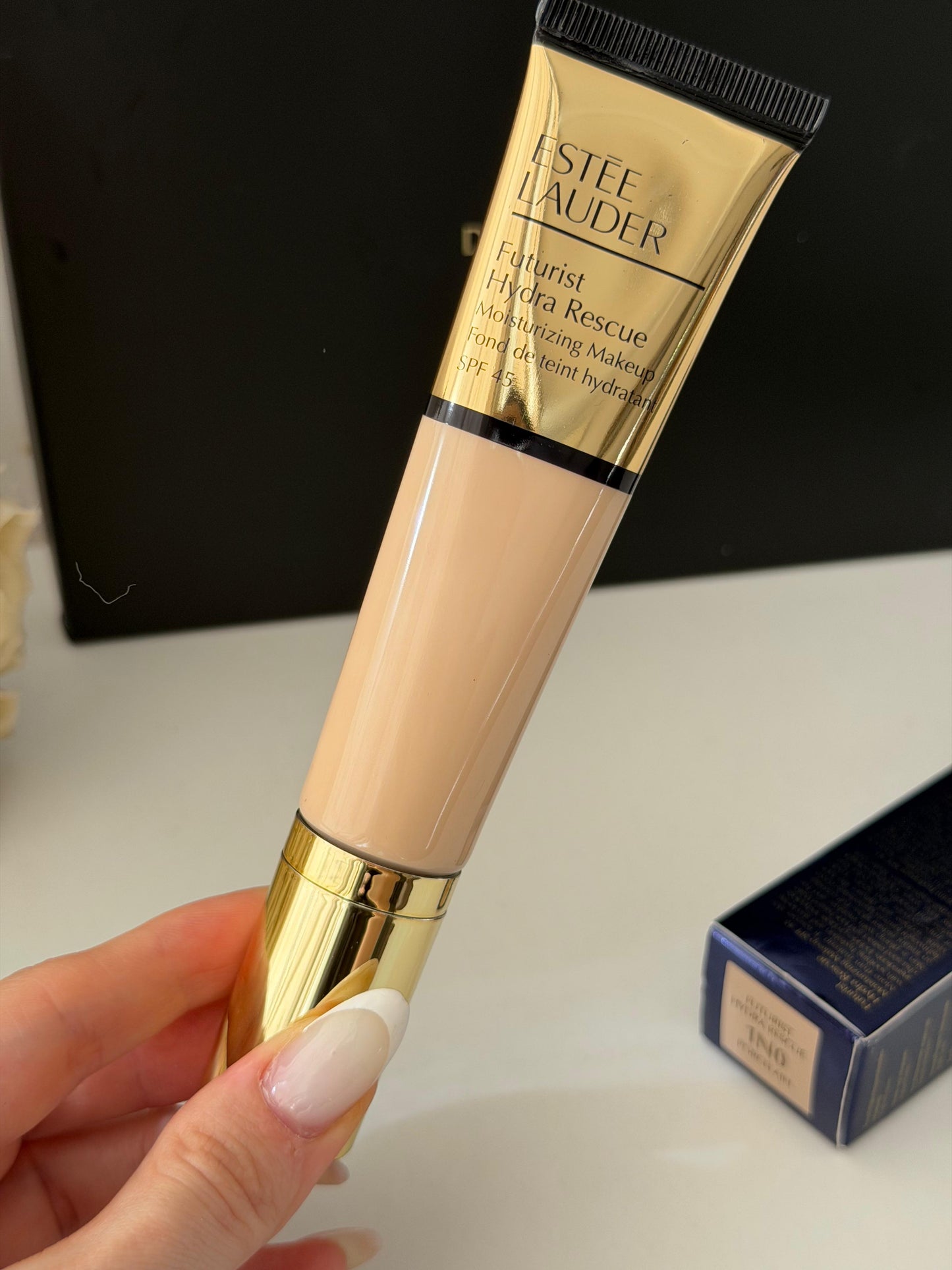 ESTEE LAUDER Futurist Hydra Rescue (1N0)
Moisturizing Foundation SPF45