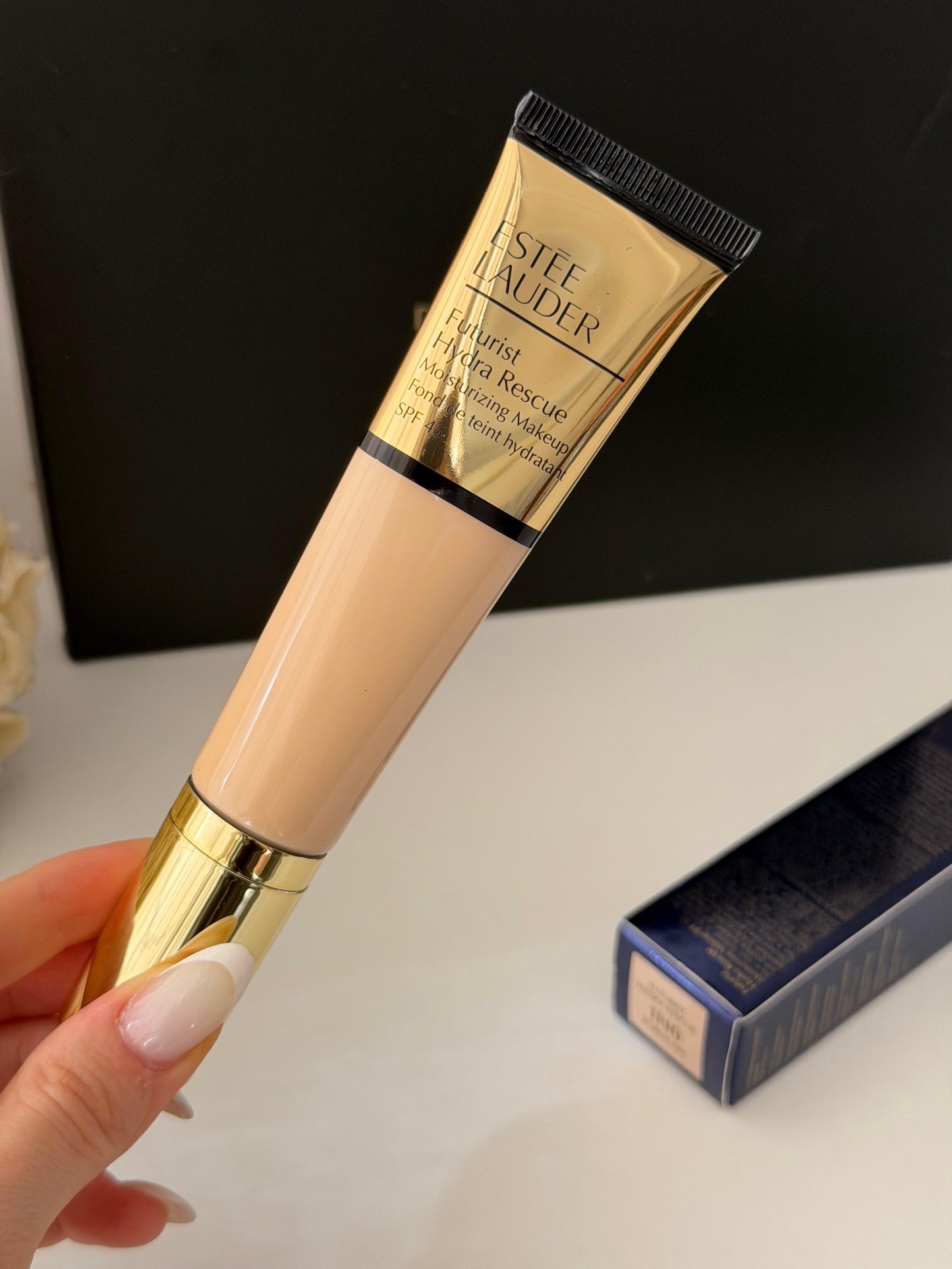 ESTEE LAUDER Futurist Hydra Rescue (1N0)
Moisturizing Foundation SPF45