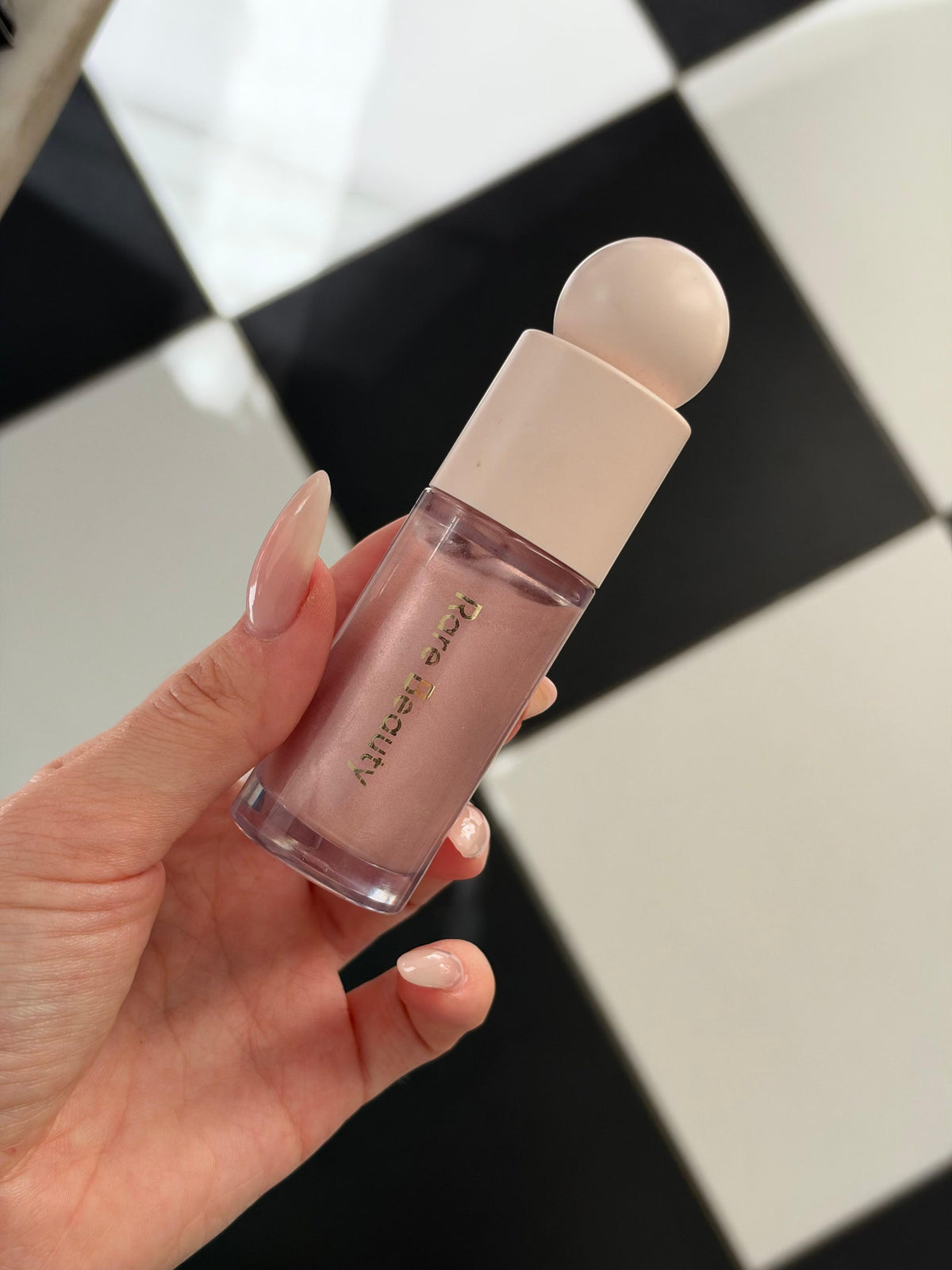 RARE BEAUTY Positive Light Liquid Luminizer - Enchant