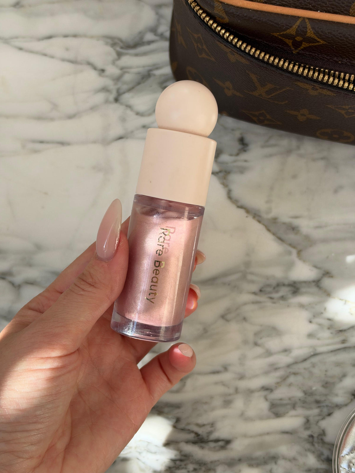 RARE BEAUTY Positive Light Liquid Luminizer - Enchant