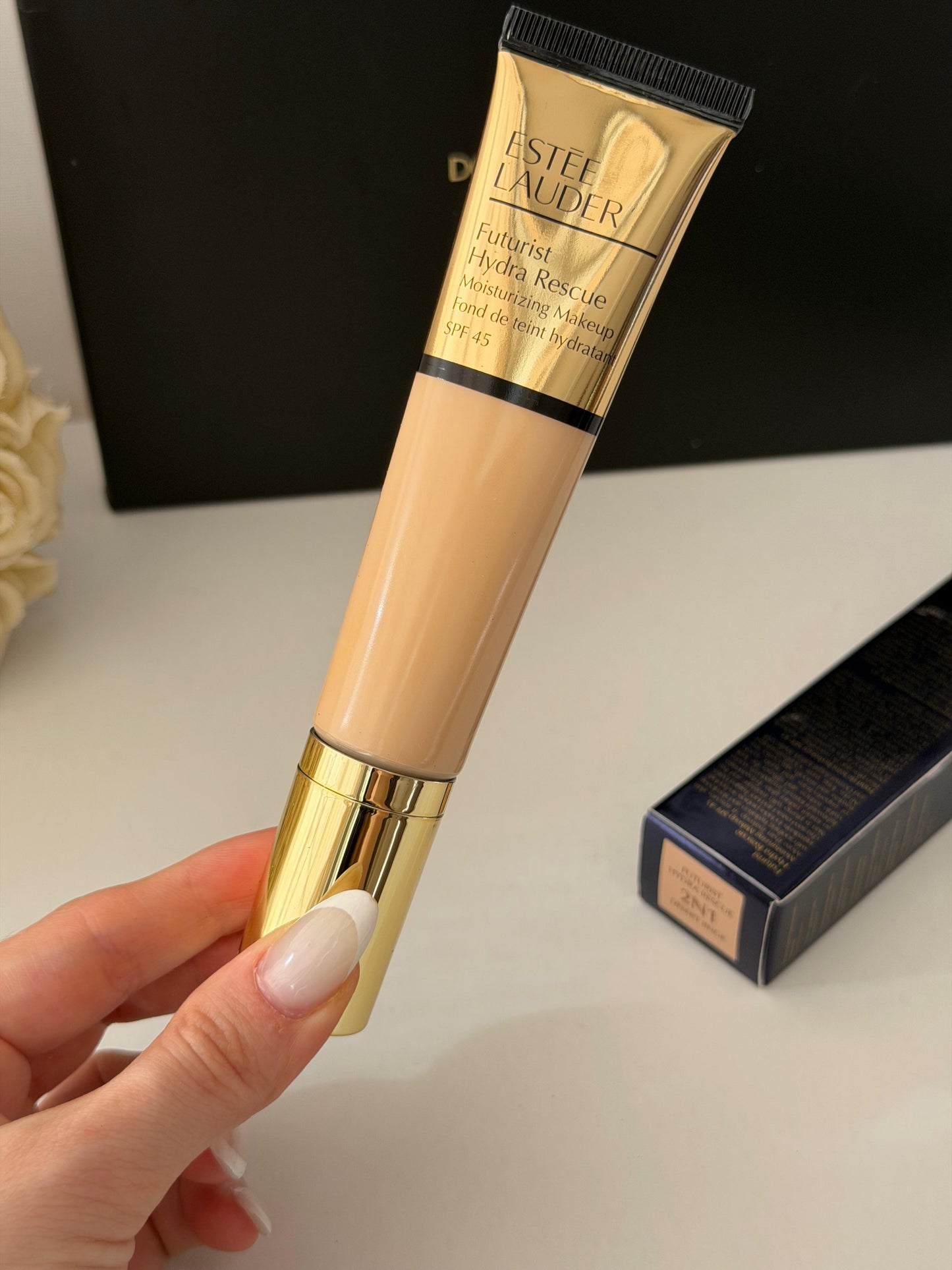 ESTEE LAUDER Futurist Hydra Rescue (2N1)
Moisturizing Foundation SPF45