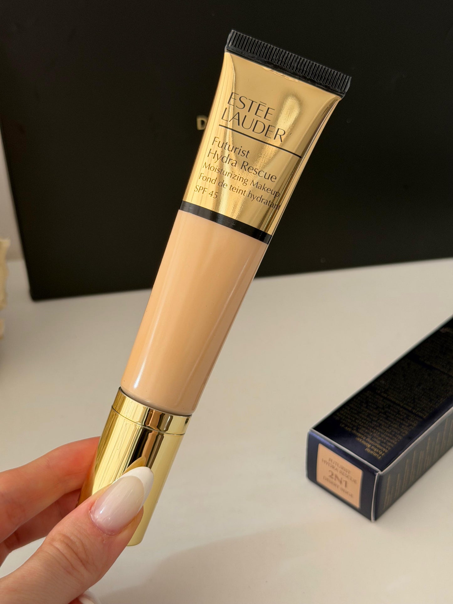 ESTEE LAUDER Futurist Hydra Rescue (2N1)
Moisturizing Foundation SPF45
