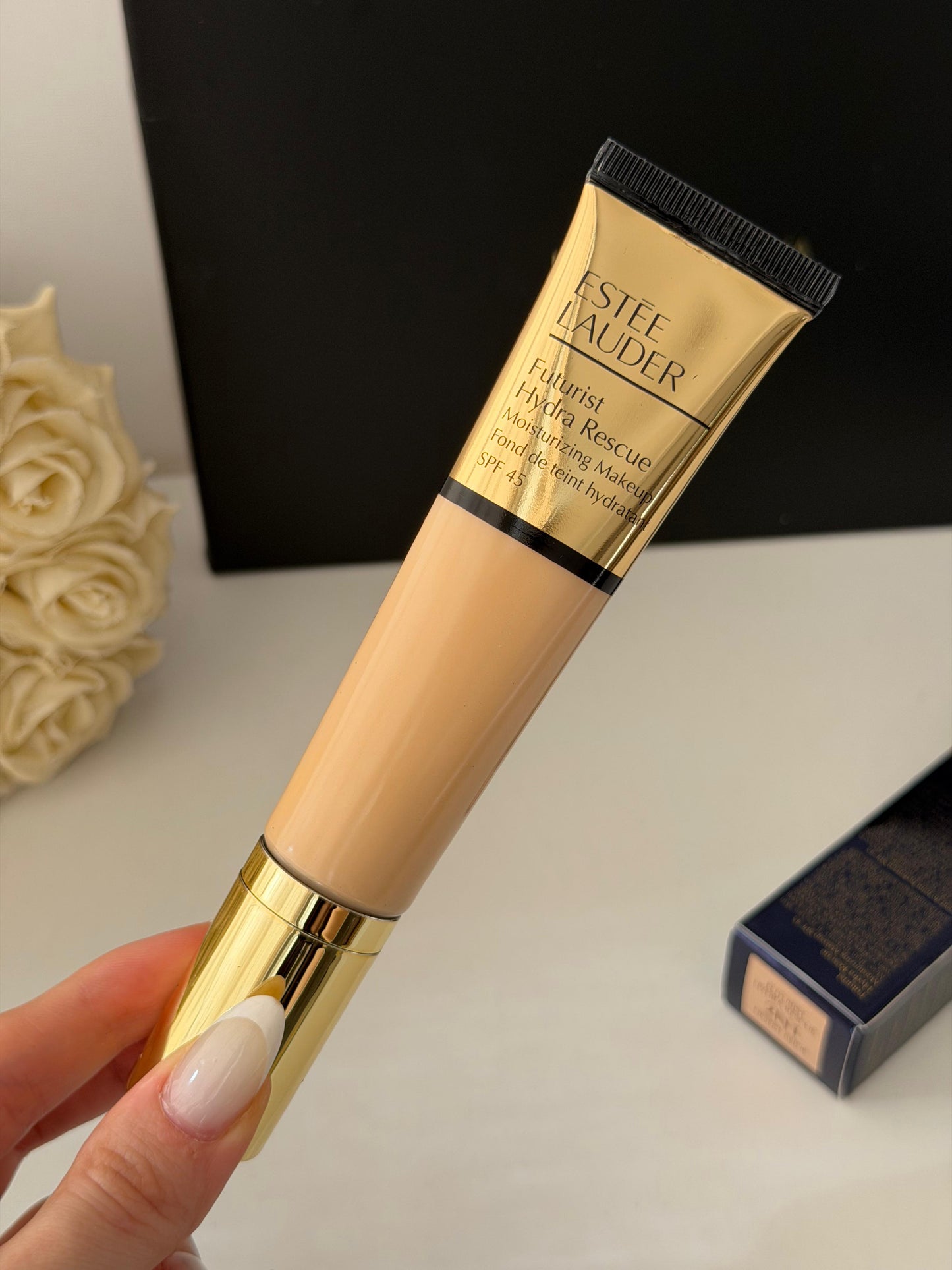 ESTEE LAUDER Futurist Hydra Rescue (2N1)
Moisturizing Foundation SPF45