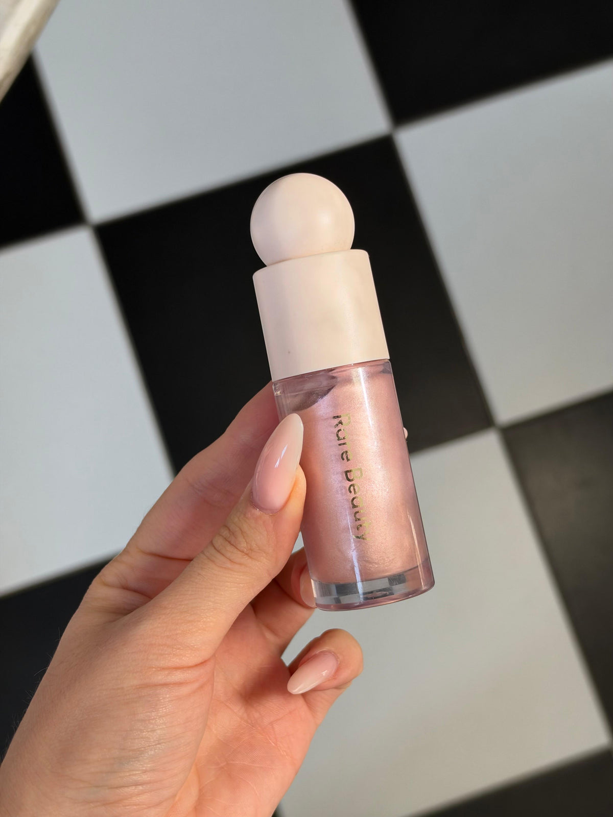 RARE BEAUTY Positive Light Liquid Luminizer - Enchant