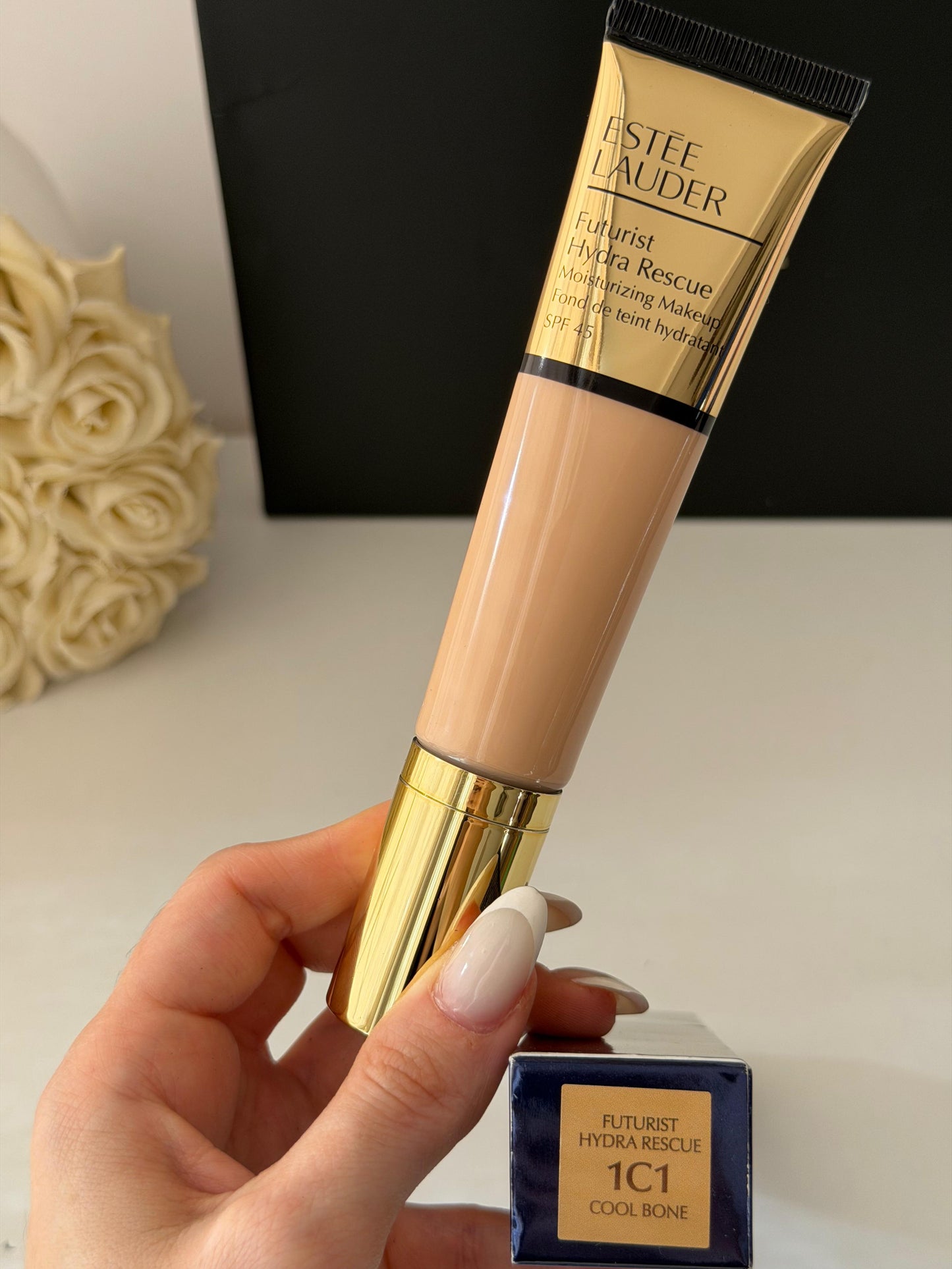 ESTEE LAUDER Futurist Hydra Rescue (1C1)
Moisturizing Foundation SPF45