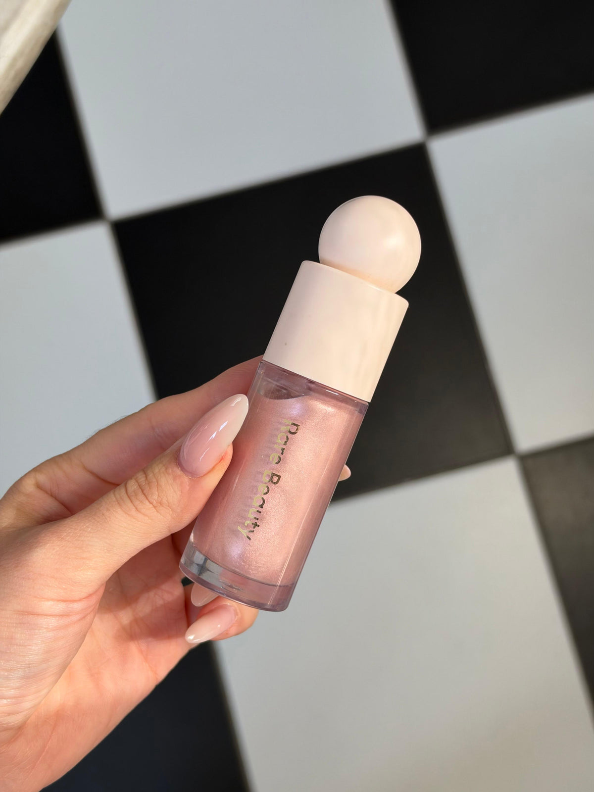 RARE BEAUTY Positive Light Liquid Luminizer - Enchant