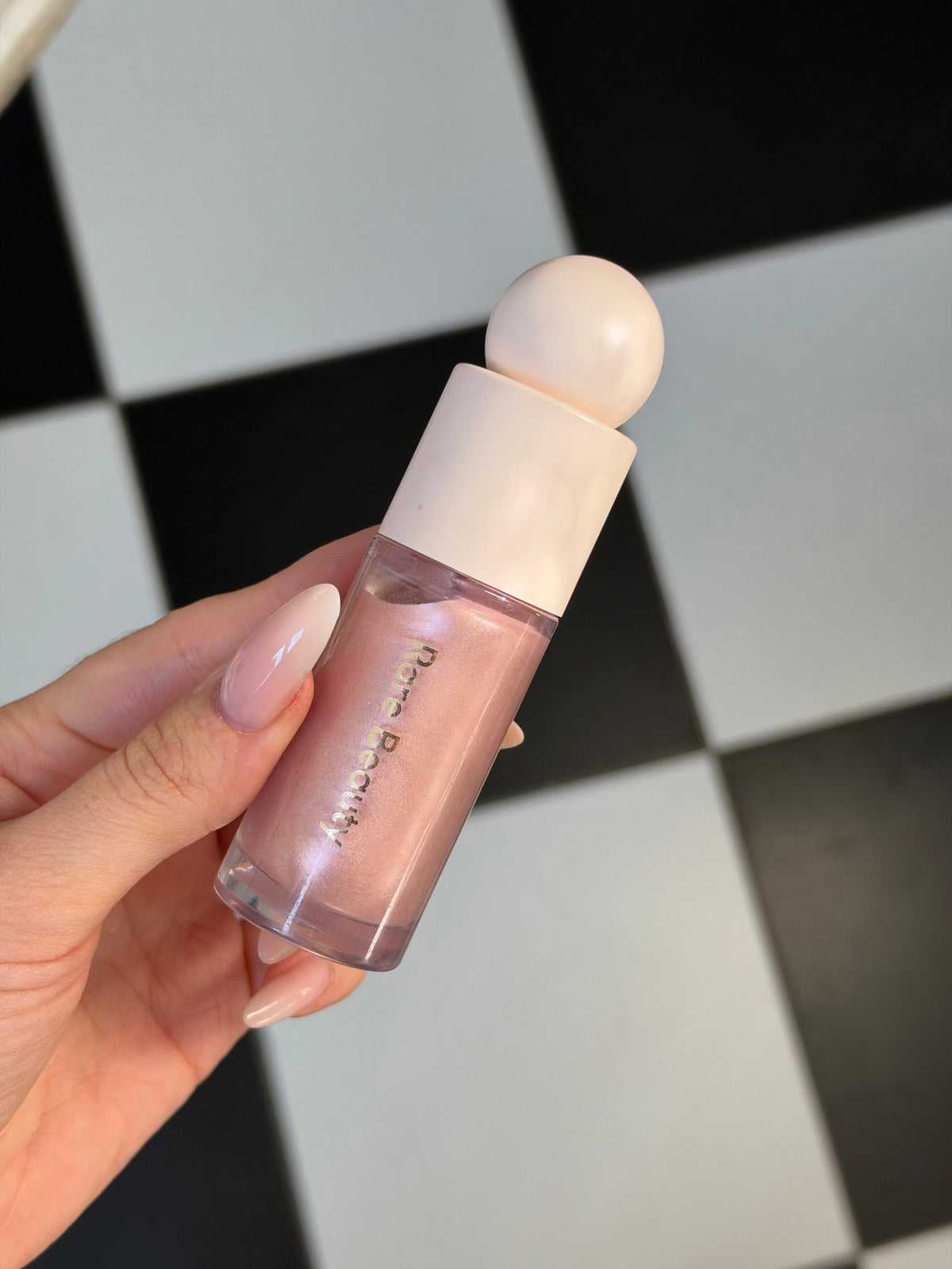 RARE BEAUTY Positive Light Liquid Luminizer - Enchant