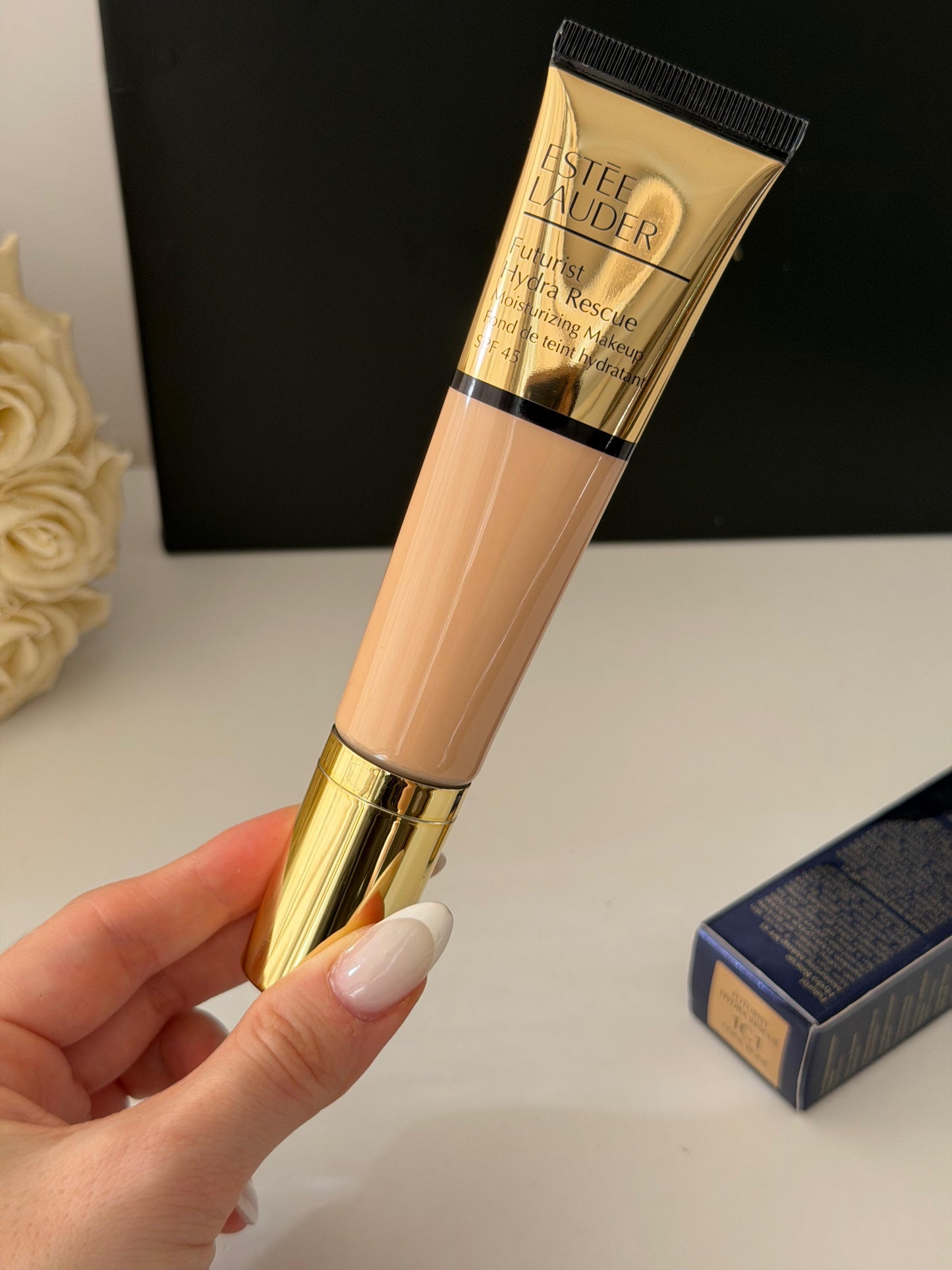 ESTEE LAUDER Futurist Hydra Rescue (1C1)
Moisturizing Foundation SPF45