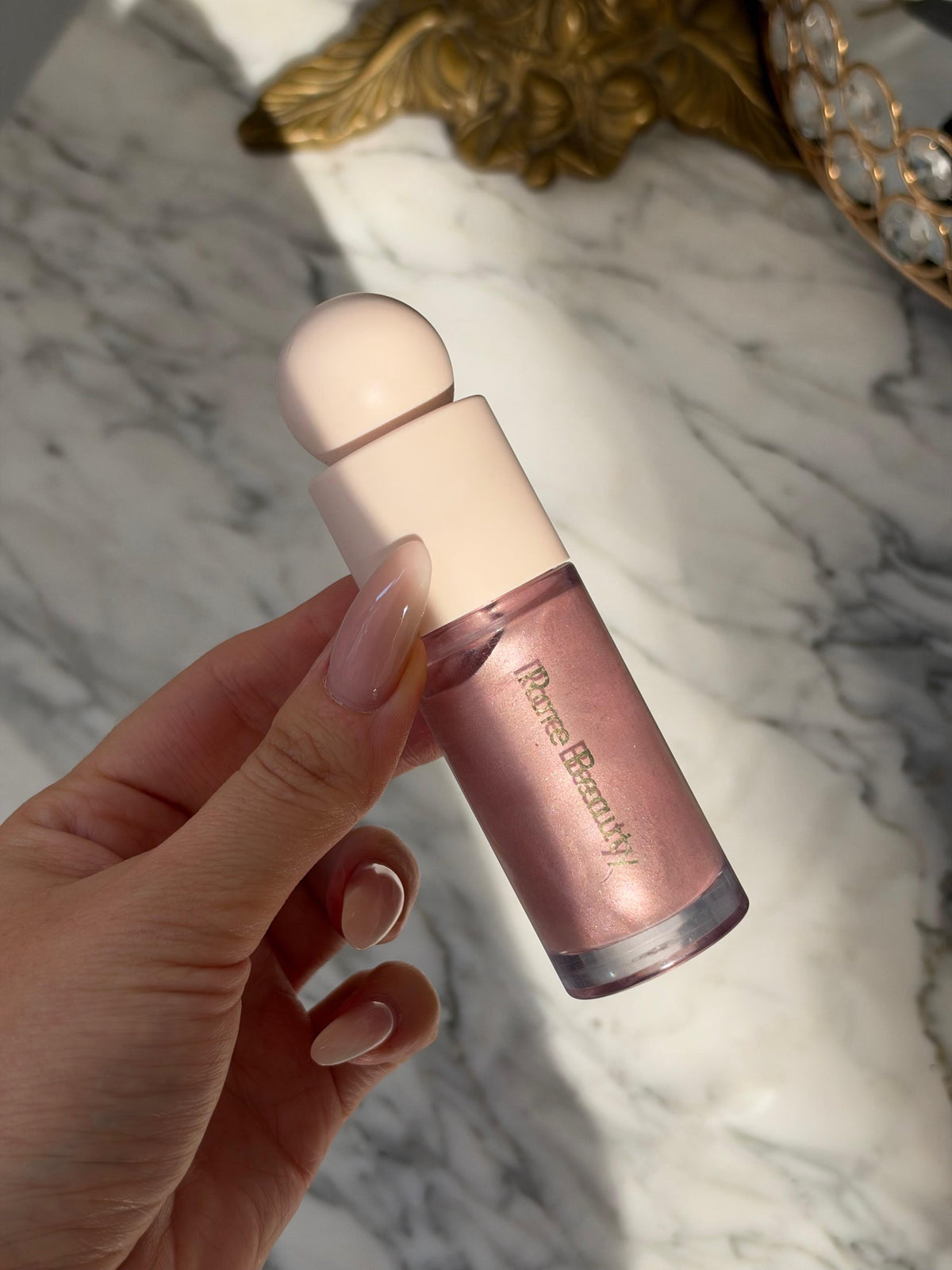 RARE BEAUTY Positive Light Liquid Luminizer - Enchant