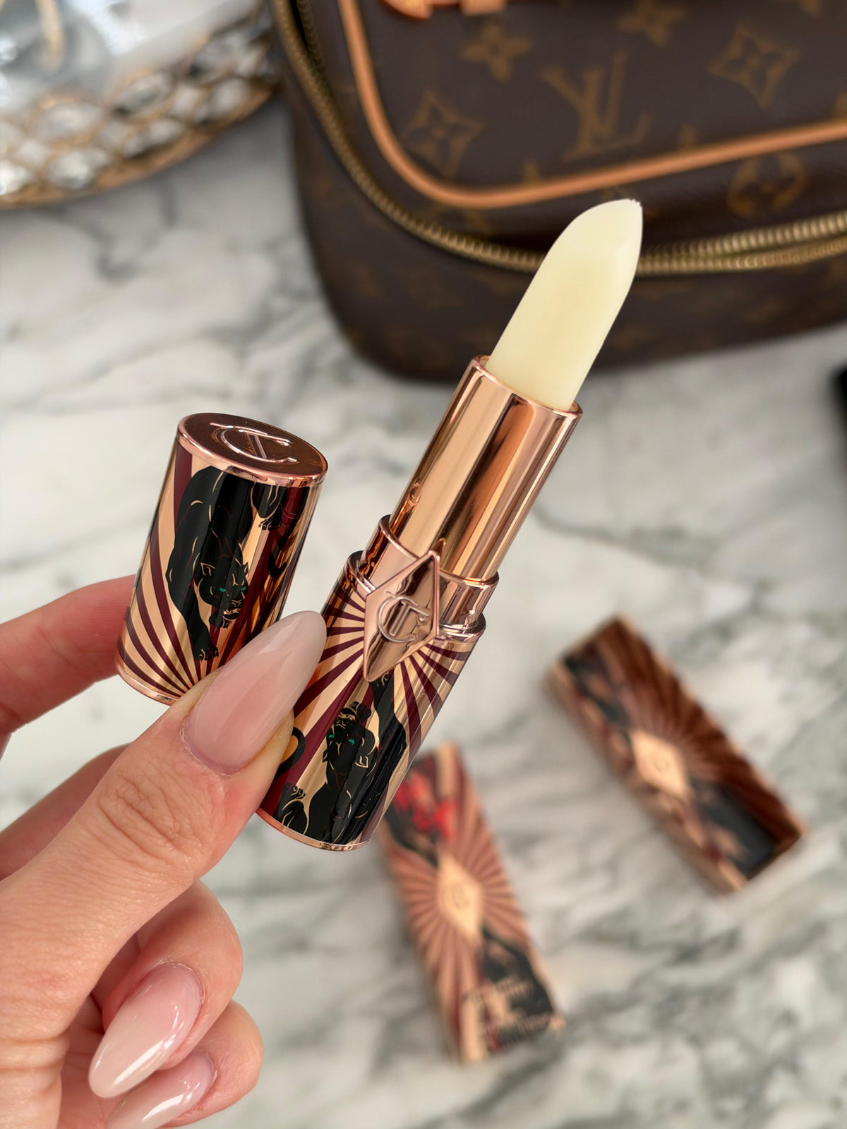 CHARLOTTE TILBURY
Hot Lips Lipstick - Enigmatic Edward