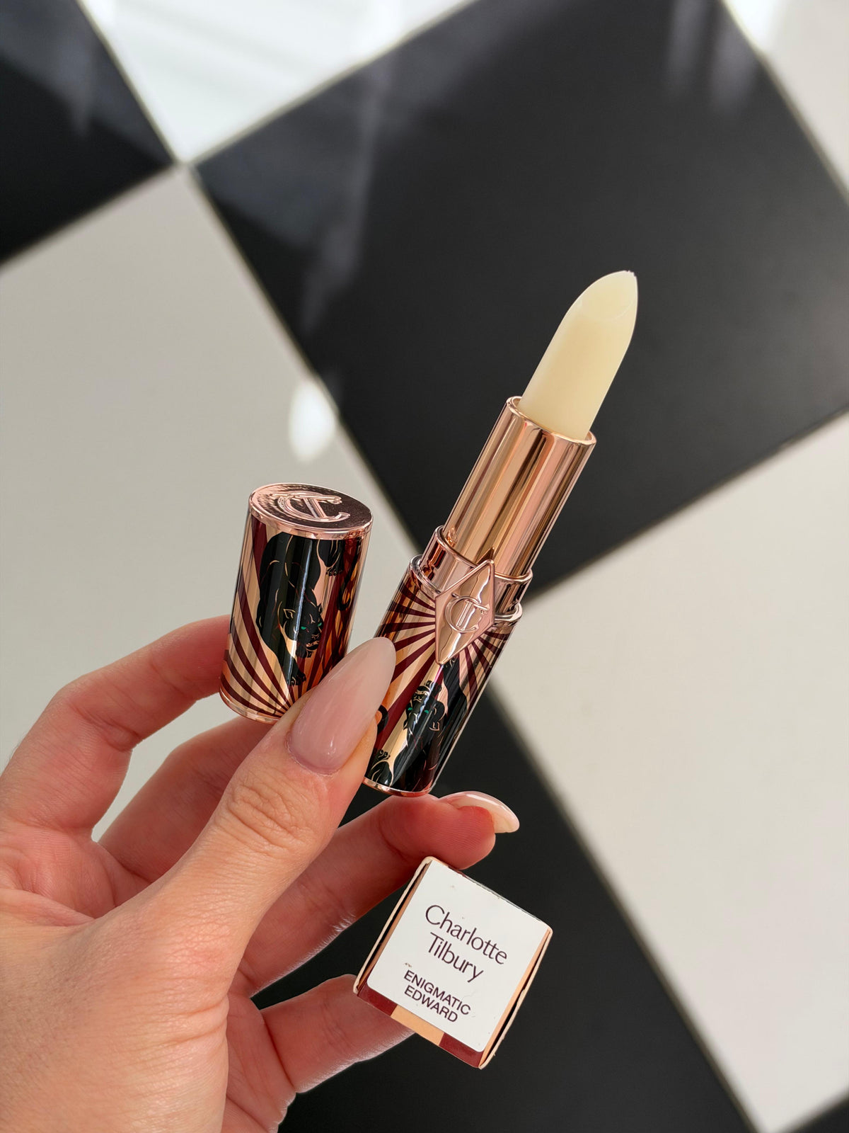 CHARLOTTE TILBURY
Hot Lips Lipstick - Enigmatic Edward