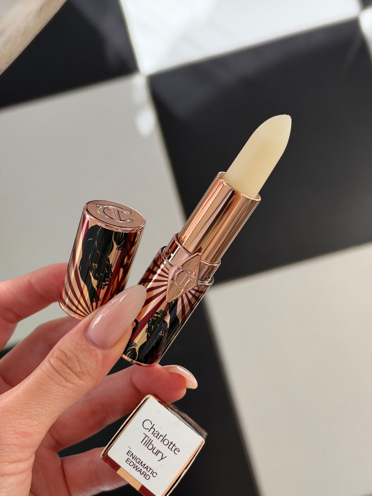 CHARLOTTE TILBURY
Hot Lips Lipstick - Enigmatic Edward