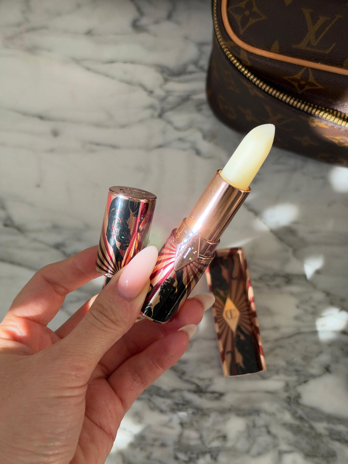 CHARLOTTE TILBURY
Hot Lips Lipstick - Enigmatic Edward