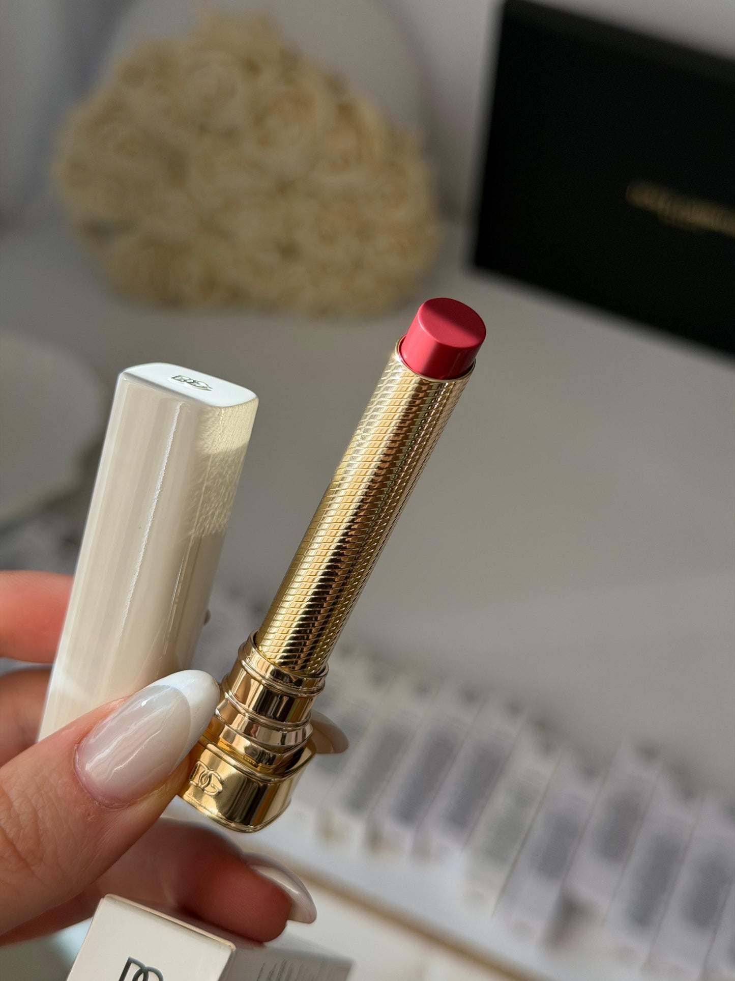 DOLCE&GABBANA My Juicy Sheer Lipstick - My 333
Instant Shine & Hydration Lip Stylo