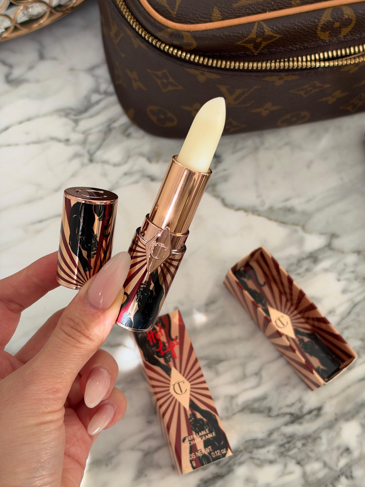 CHARLOTTE TILBURY
Hot Lips Lipstick - Enigmatic Edward