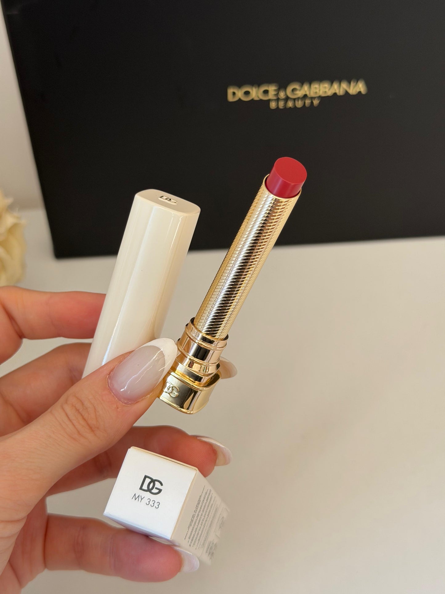 DOLCE&GABBANA My Juicy Sheer Lipstick - My 333
Instant Shine & Hydration Lip Stylo