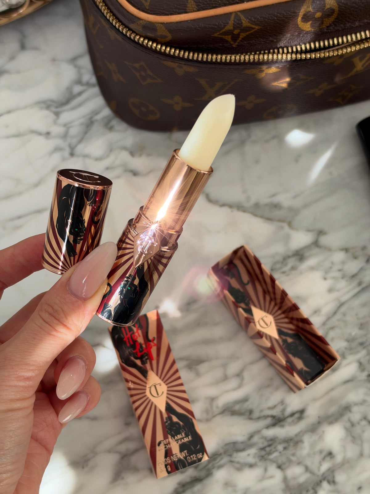 CHARLOTTE TILBURY
Hot Lips Lipstick - Enigmatic Edward