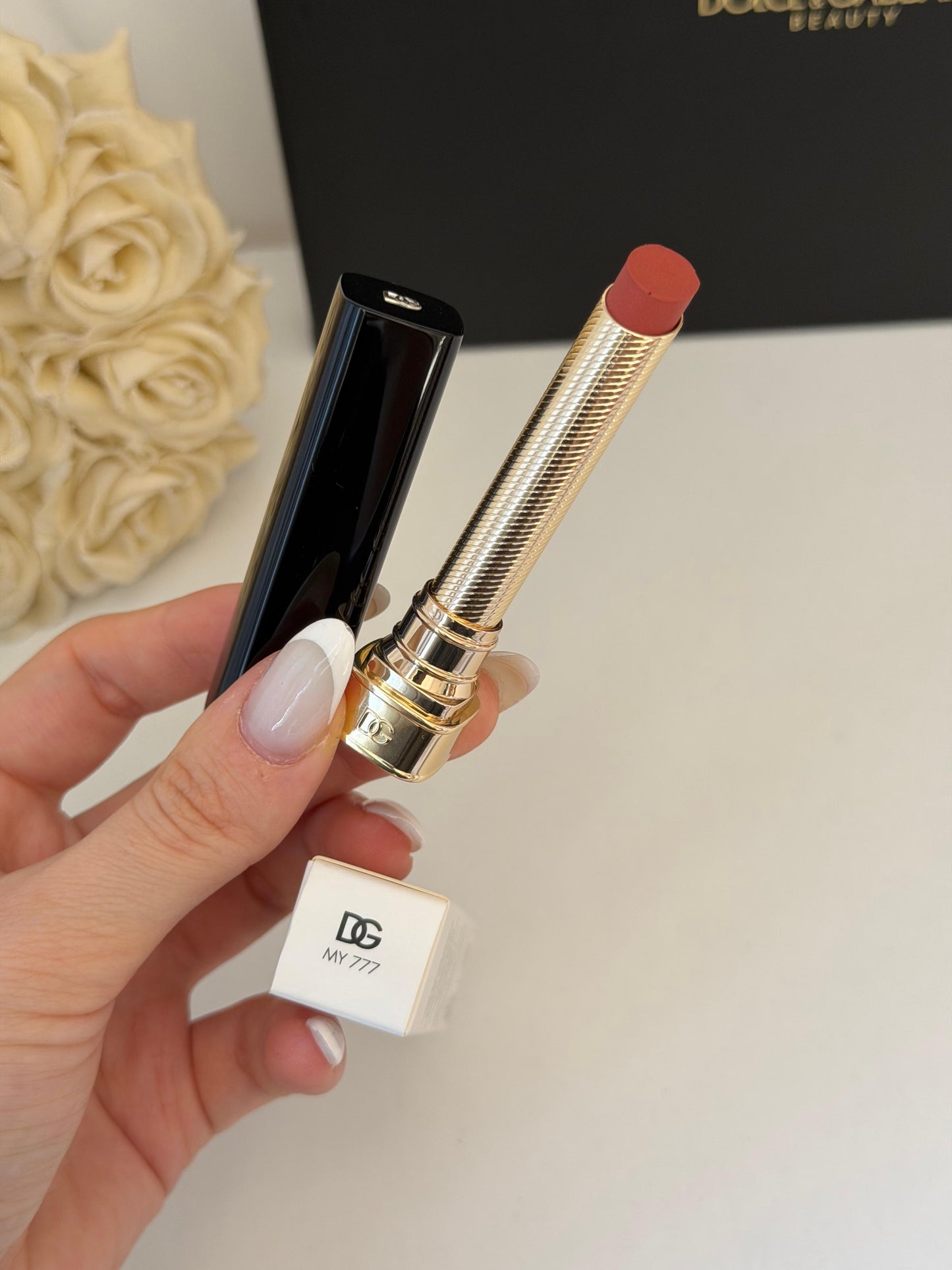 DOLCE&GABBANA My Comfy Matte Lipstick - My 777
Instant Rich Color & Hydration Lip Stylo