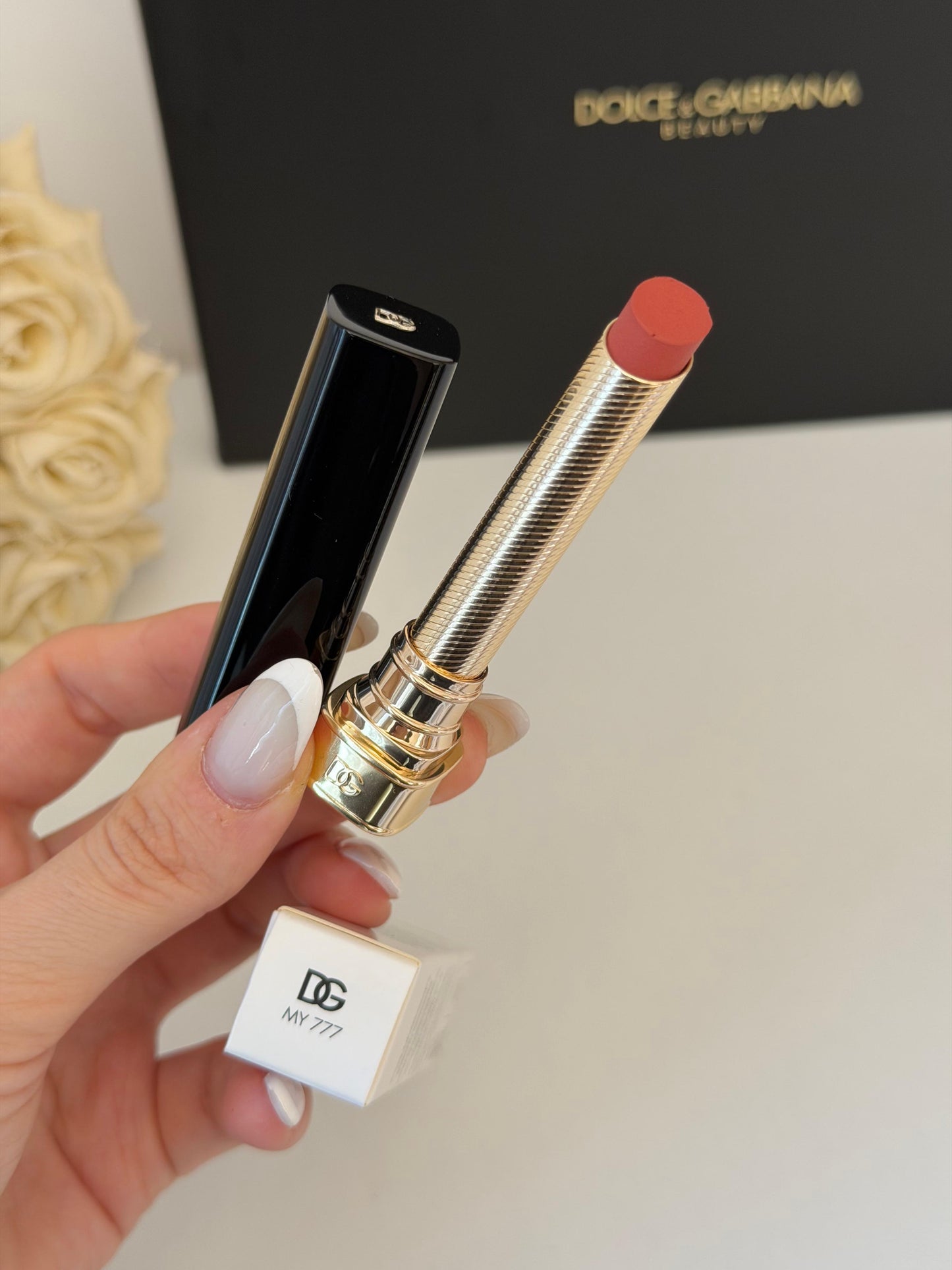 DOLCE&GABBANA My Comfy Matte Lipstick - My 777
Instant Rich Color & Hydration Lip Stylo