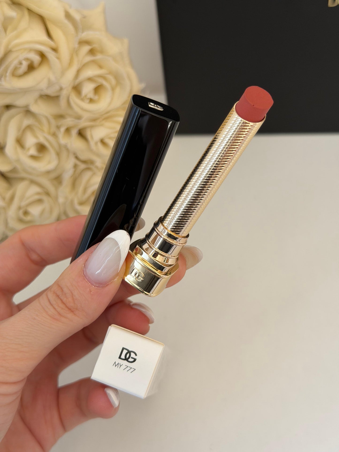 DOLCE&GABBANA My Comfy Matte Lipstick - My 777
Instant Rich Color & Hydration Lip Stylo