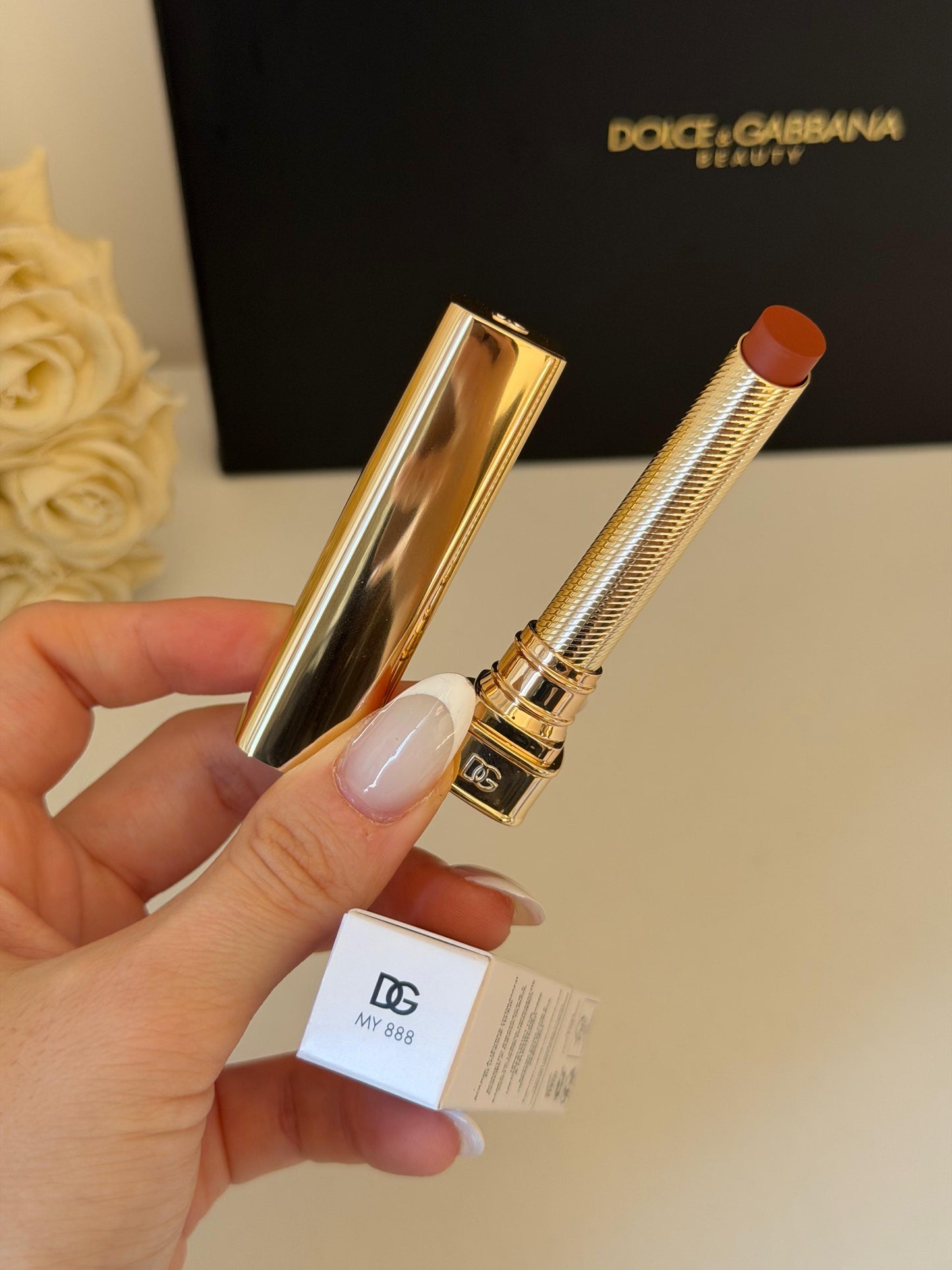 DOLCE&GABBANA My Sculpt Satin
Lasting Color & Hydration Lipstick Stylo - MY 888