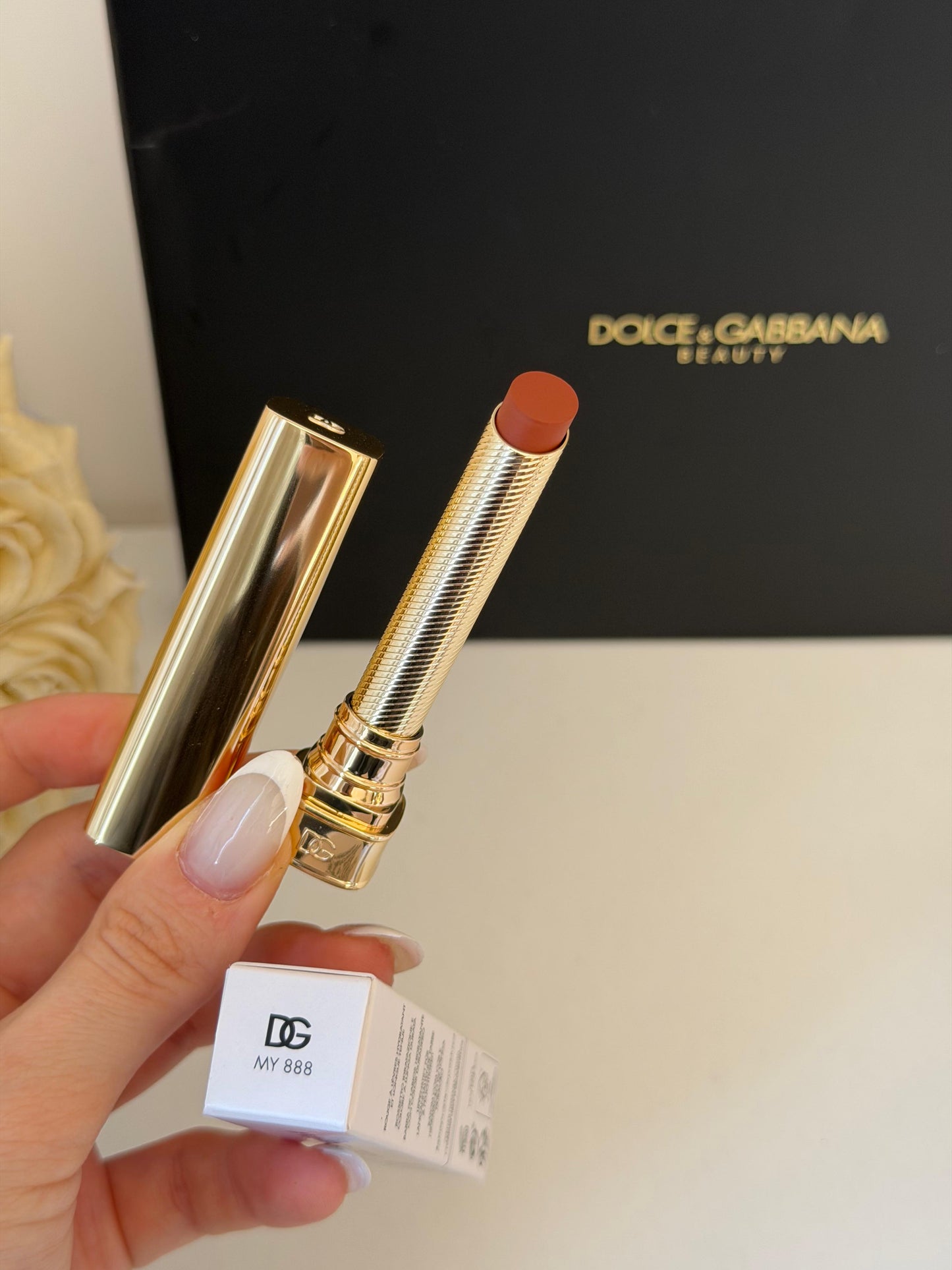 DOLCE&GABBANA My Sculpt Satin
Lasting Color & Hydration Lipstick Stylo - MY 888