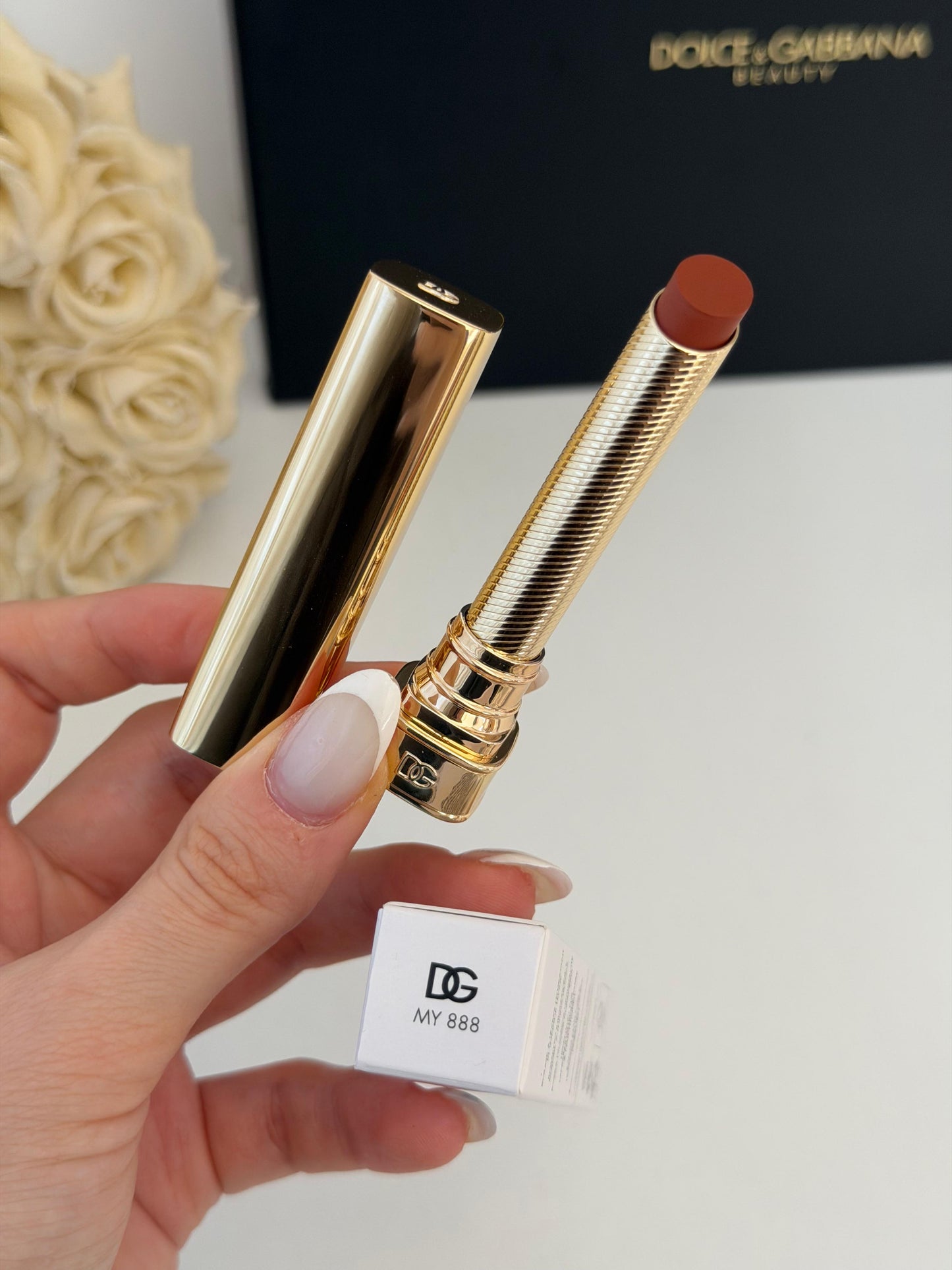 DOLCE&GABBANA My Sculpt Satin
Lasting Color & Hydration Lipstick Stylo - MY 888