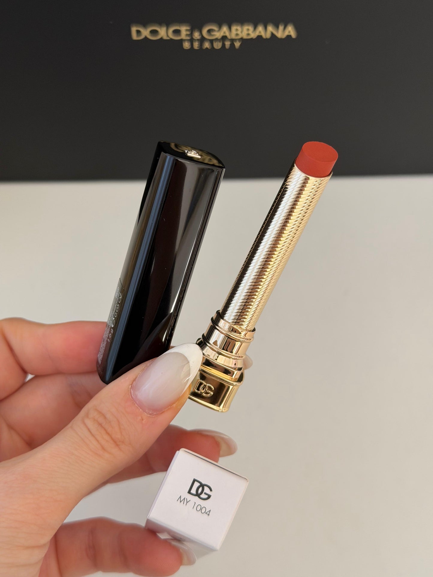 DOLCE&GABBANA My Comfy Matte Lipstick - My 1004
Instant Rich Color & Hydration Lip Stylo