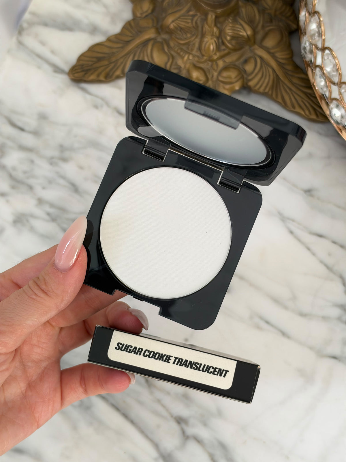 HUDA BEAUTY Easy Bake Airbrush Matte Pressed Powder - Sugar Cookie Translucent
