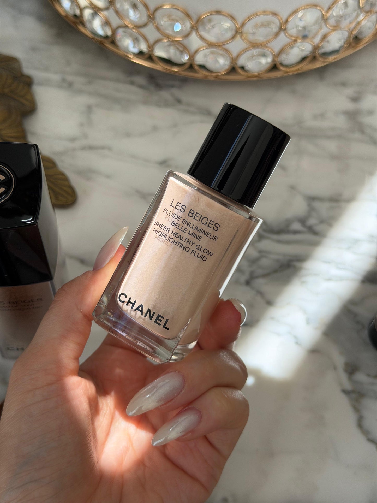 CHANEL Les Beiges - Pearly Glow
Sheer Healthy Glow Highlighting Fluid