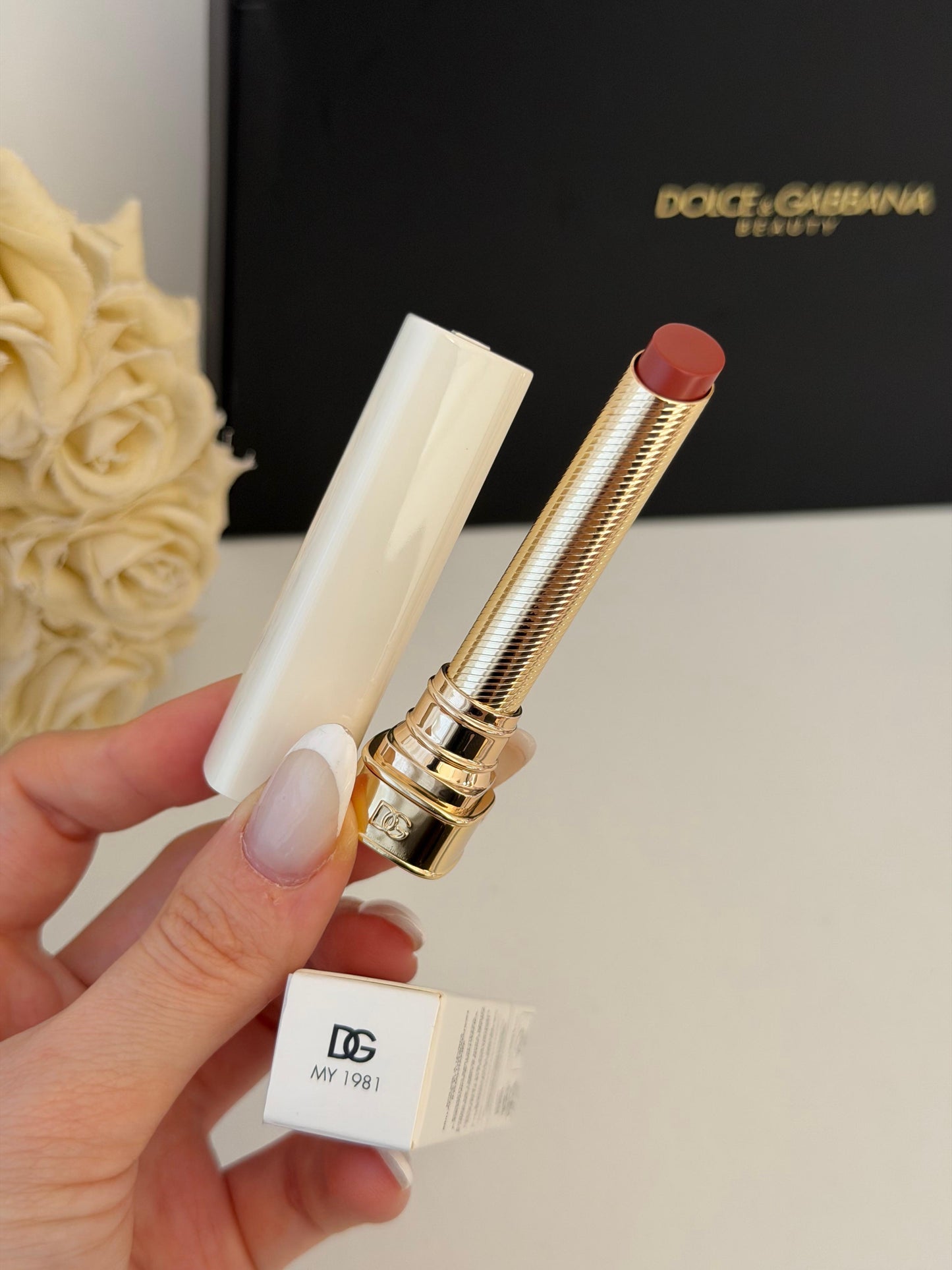 DOLCE&GABBANA My Juicy Sheer Lipstick - My 1981
Instant Shine & Hydration Lip Stylo
