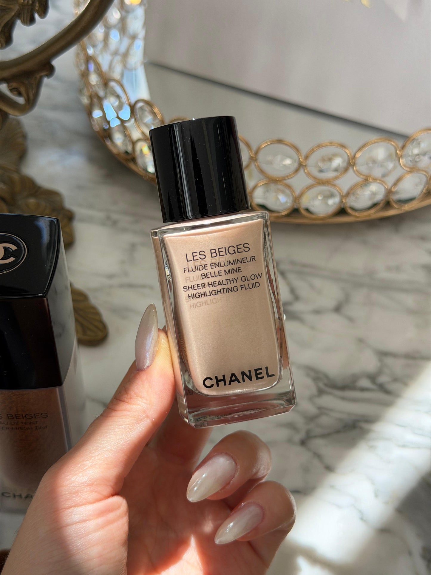 CHANEL Les Beiges - Pearly Glow
Sheer Healthy Glow Highlighting Fluid