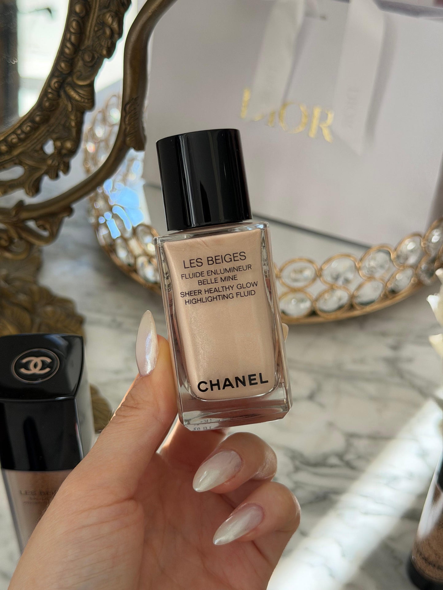 CHANEL Les Beiges - Pearly Glow
Sheer Healthy Glow Highlighting Fluid