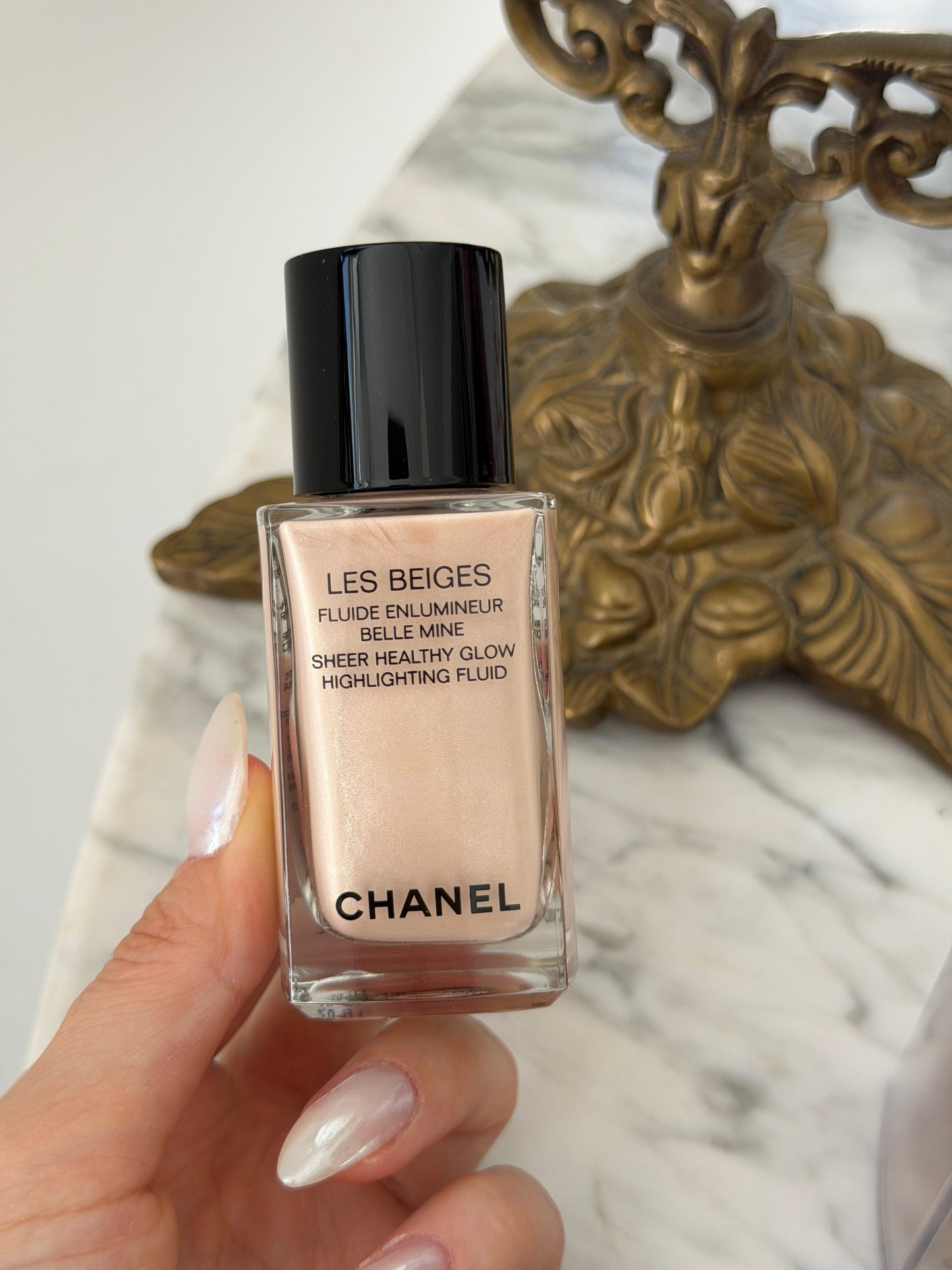 CHANEL Les Beiges - Pearly Glow
Sheer Healthy Glow Highlighting Fluid