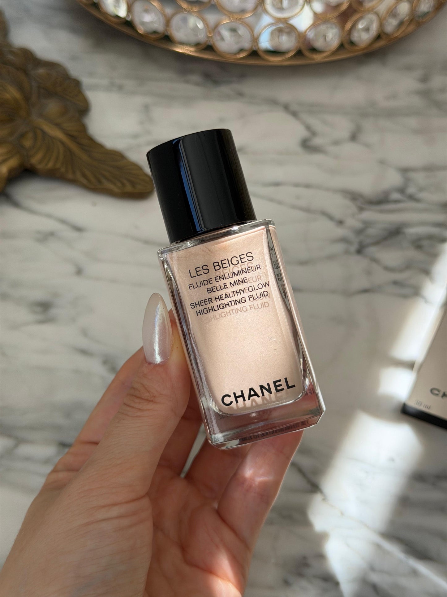 CHANEL Les Beiges - Pearly Glow
Sheer Healthy Glow Highlighting Fluid