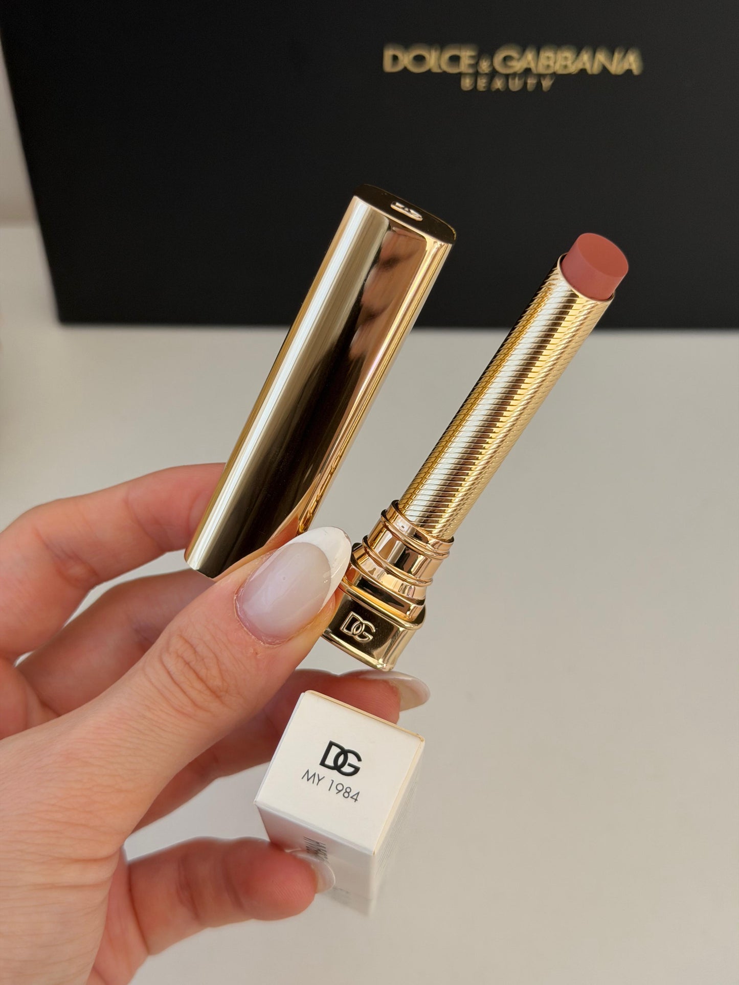 DOLCE&GABBANA My Sculpt Satin
Lasting Color & Hydration Lipstick Stylo - MY 1984