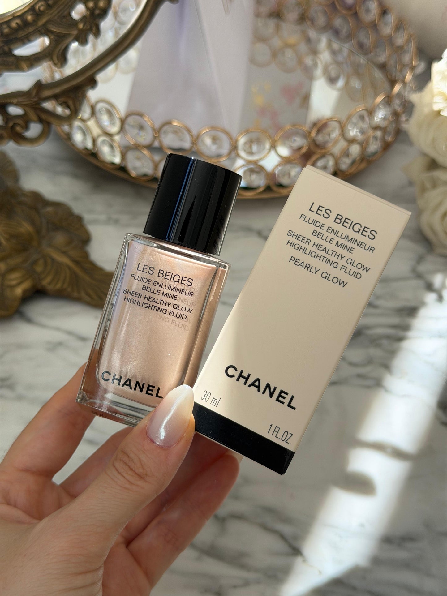 CHANEL Les Beiges - Pearly Glow
Sheer Healthy Glow Highlighting Fluid