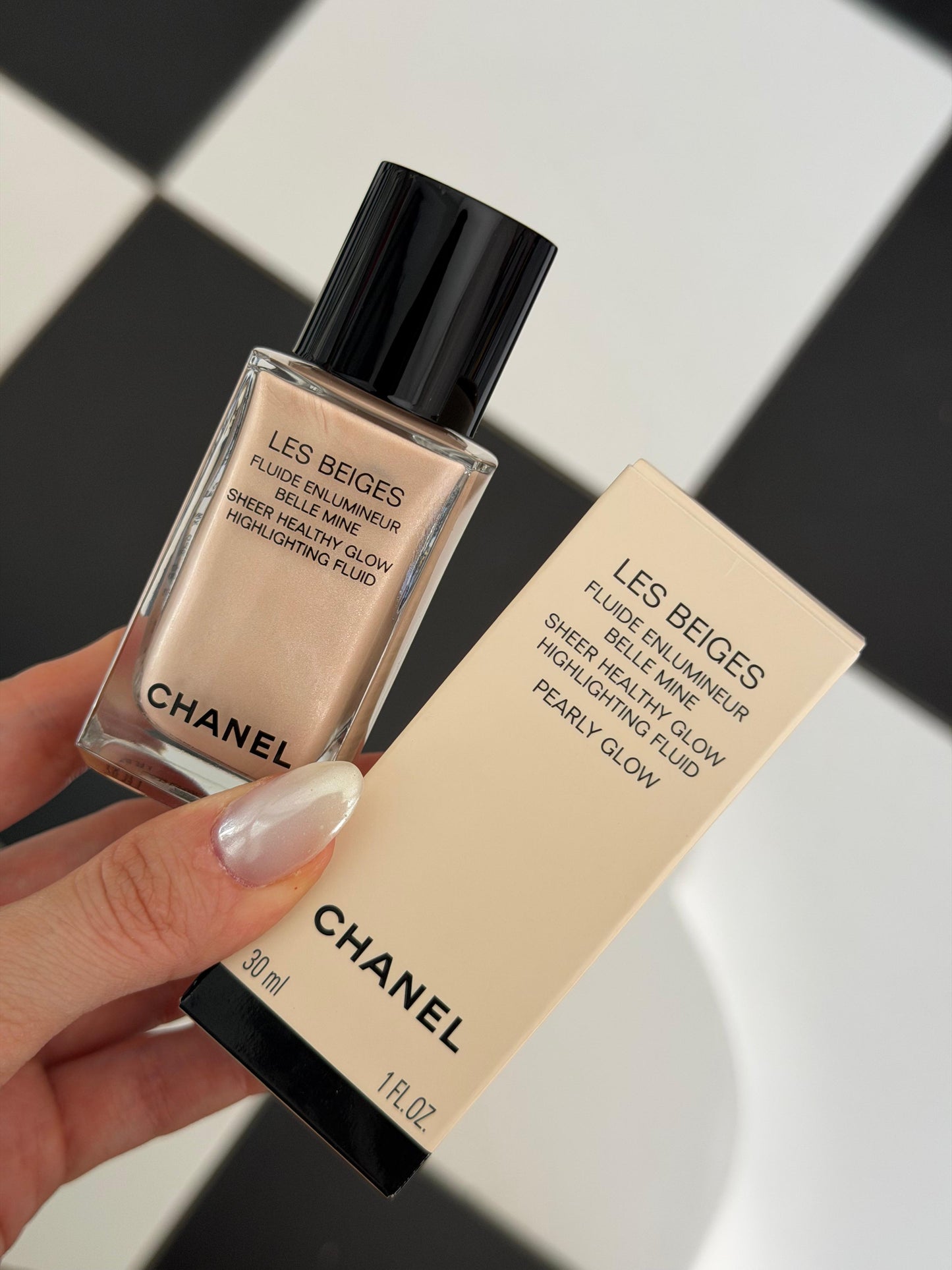 CHANEL Les Beiges - Pearly Glow
Sheer Healthy Glow Highlighting Fluid